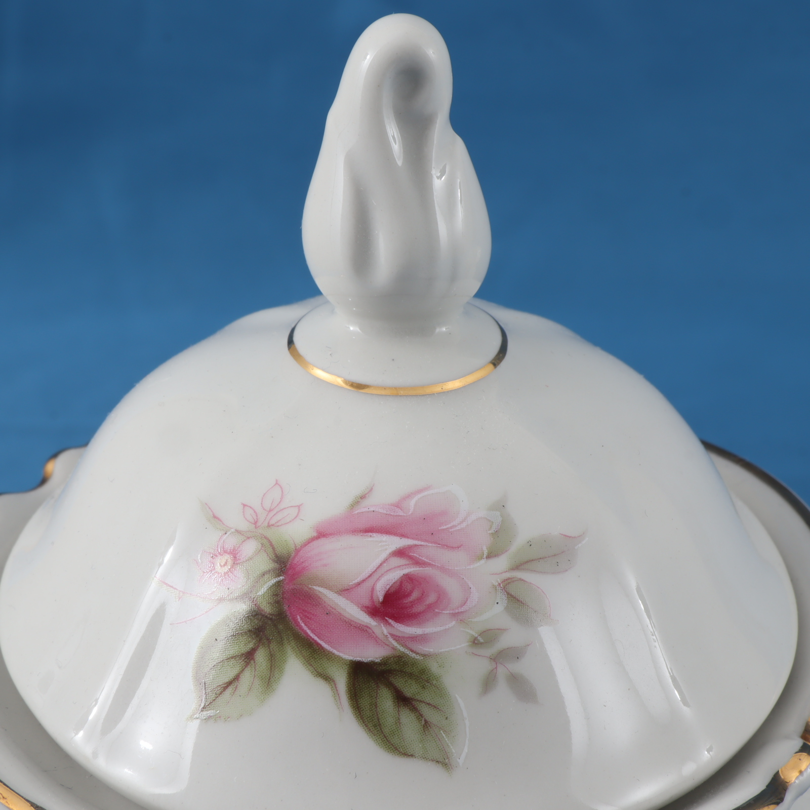 Voir photo 7 de Service floral rose et blanc - 27 pièces - Manufacture porcelaine Royal Service floral rose et blanc - 27 pièces - Manufacture porcelaine Royal Très bon état reconditionné photo 7