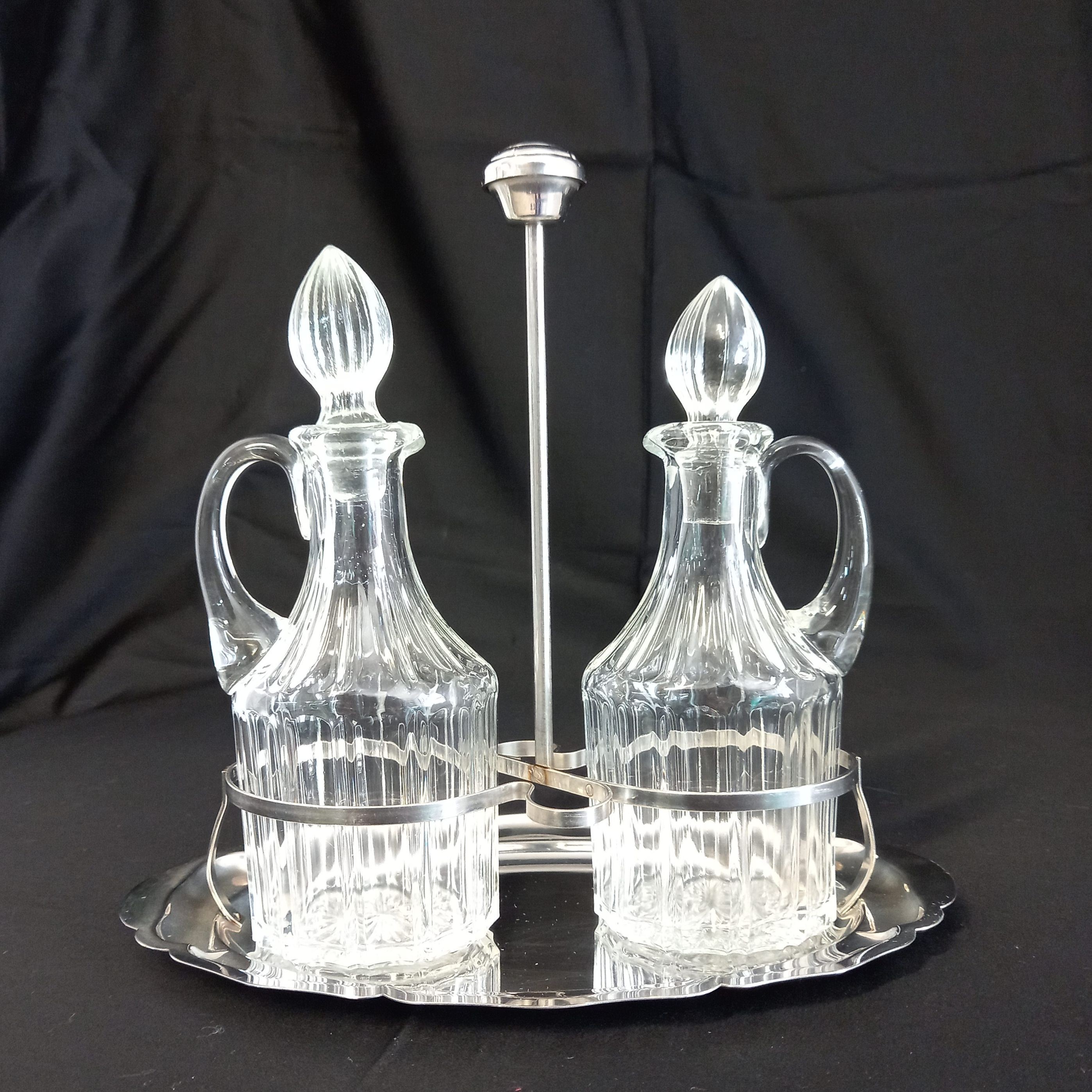 Acheter Service Huile / Vinaigre Bon état - 29,00 € Service Huile / Vinaigre Bon état reconditionné disponible sur Label Emmaüs