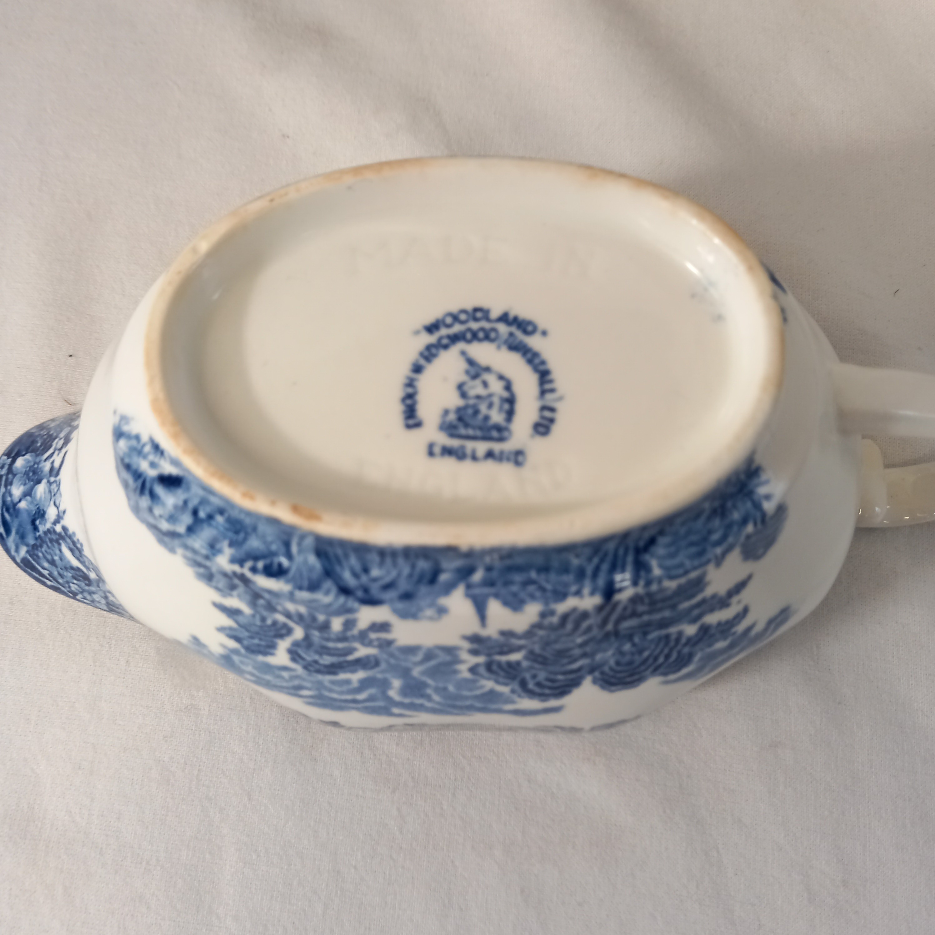 Voir photo 10 de Service VINTAGE en faience anglaise (une soupière, une saucière, un saladier et un plat), de la manufacture Enoch Wedgwood (Tunstall) Ltd, modèles "Woodland" Service VINTAGE en faience anglaise (une soupière, une saucière, un saladier et un plat), de la manufacture Enoch Wedgwood (Tunstall) Ltd, modèles "Woodland" Très bon état reconditionné photo 10