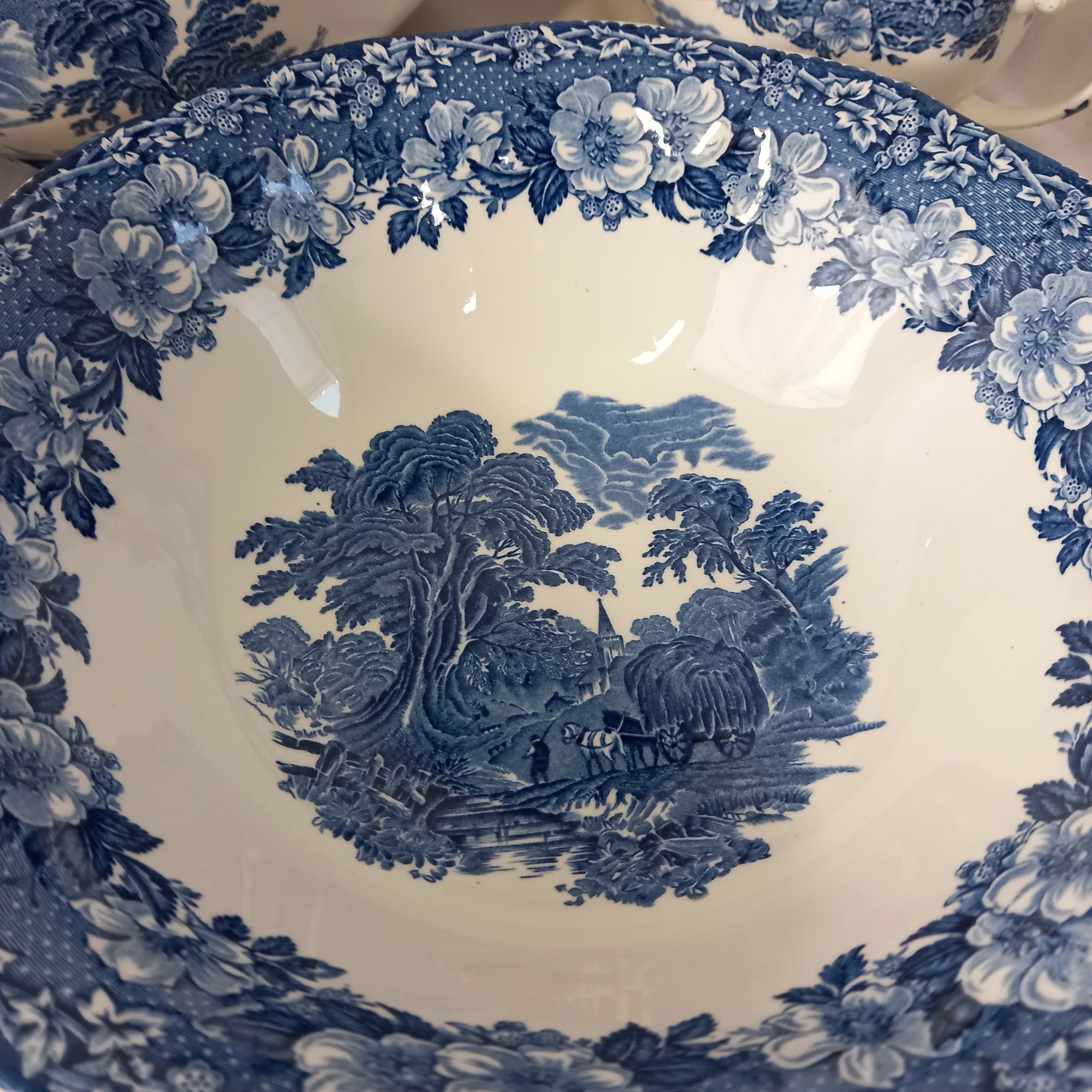 Voir photo 15 de Service VINTAGE en faience anglaise (une soupière, une saucière, un saladier et un plat), de la manufacture Enoch Wedgwood (Tunstall) Ltd, modèles "Woodland" Service VINTAGE en faience anglaise (une soupière, une saucière, un saladier et un plat), de la manufacture Enoch Wedgwood (Tunstall) Ltd, modèles "Woodland" Très bon état reconditionné photo 15
