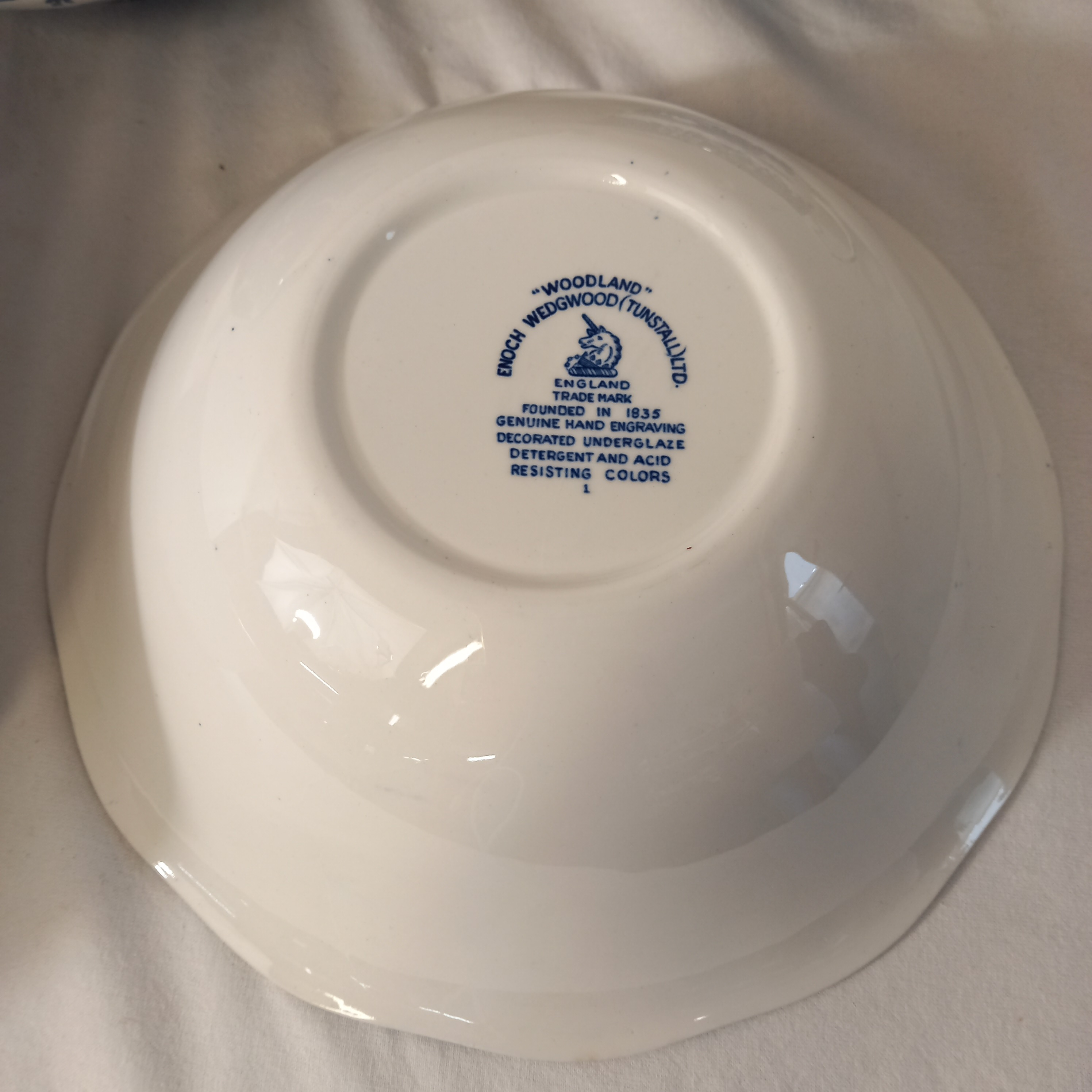 Voir photo 17 de Service VINTAGE en faience anglaise (une soupière, une saucière, un saladier et un plat), de la manufacture Enoch Wedgwood (Tunstall) Ltd, modèles "Woodland" Service VINTAGE en faience anglaise (une soupière, une saucière, un saladier et un plat), de la manufacture Enoch Wedgwood (Tunstall) Ltd, modèles "Woodland" Très bon état reconditionné photo 17