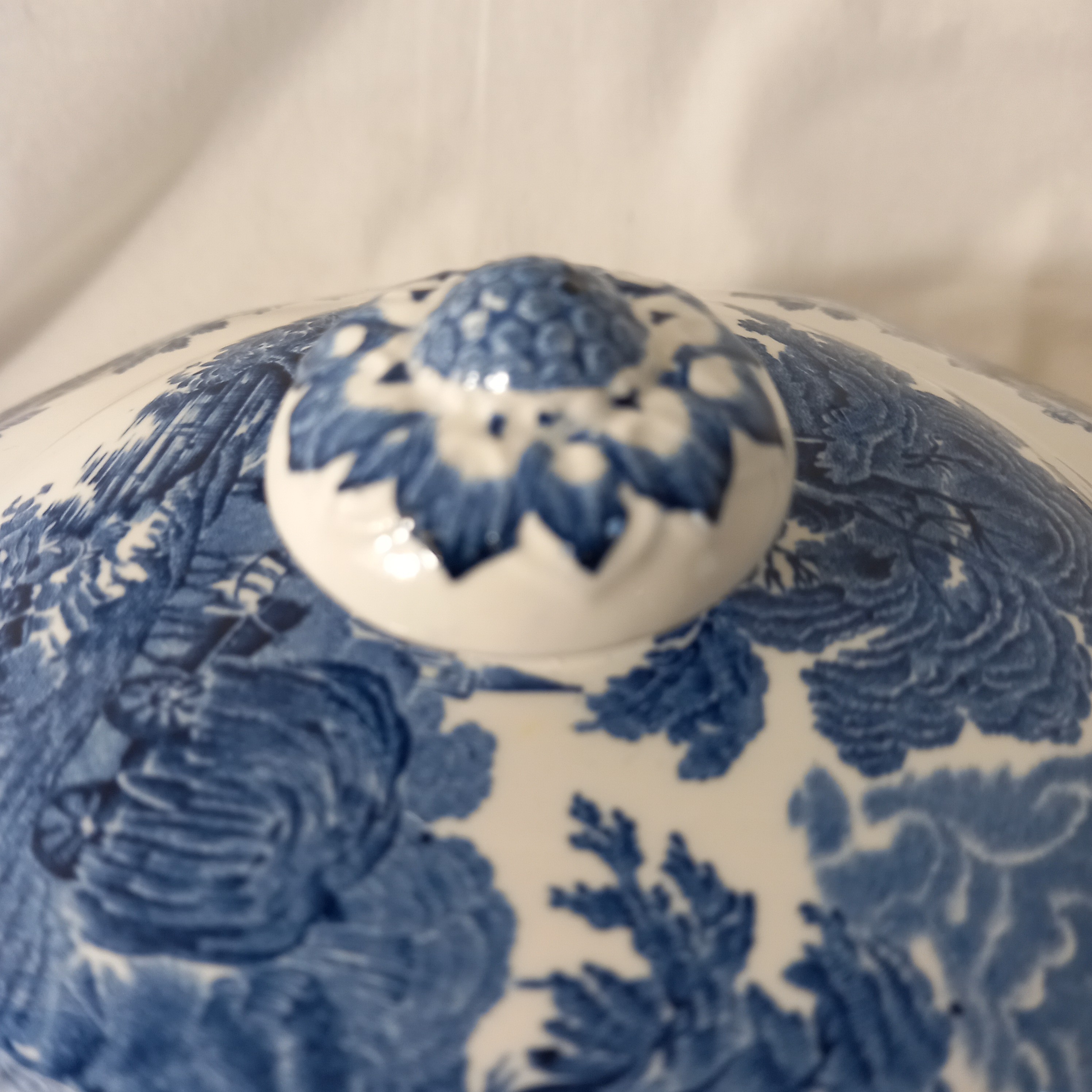 Voir photo 4 de Service VINTAGE en faience anglaise (une soupière, une saucière, un saladier et un plat), de la manufacture Enoch Wedgwood (Tunstall) Ltd, modèles "Woodland" Service VINTAGE en faience anglaise (une soupière, une saucière, un saladier et un plat), de la manufacture Enoch Wedgwood (Tunstall) Ltd, modèles "Woodland" Très bon état reconditionné photo 4