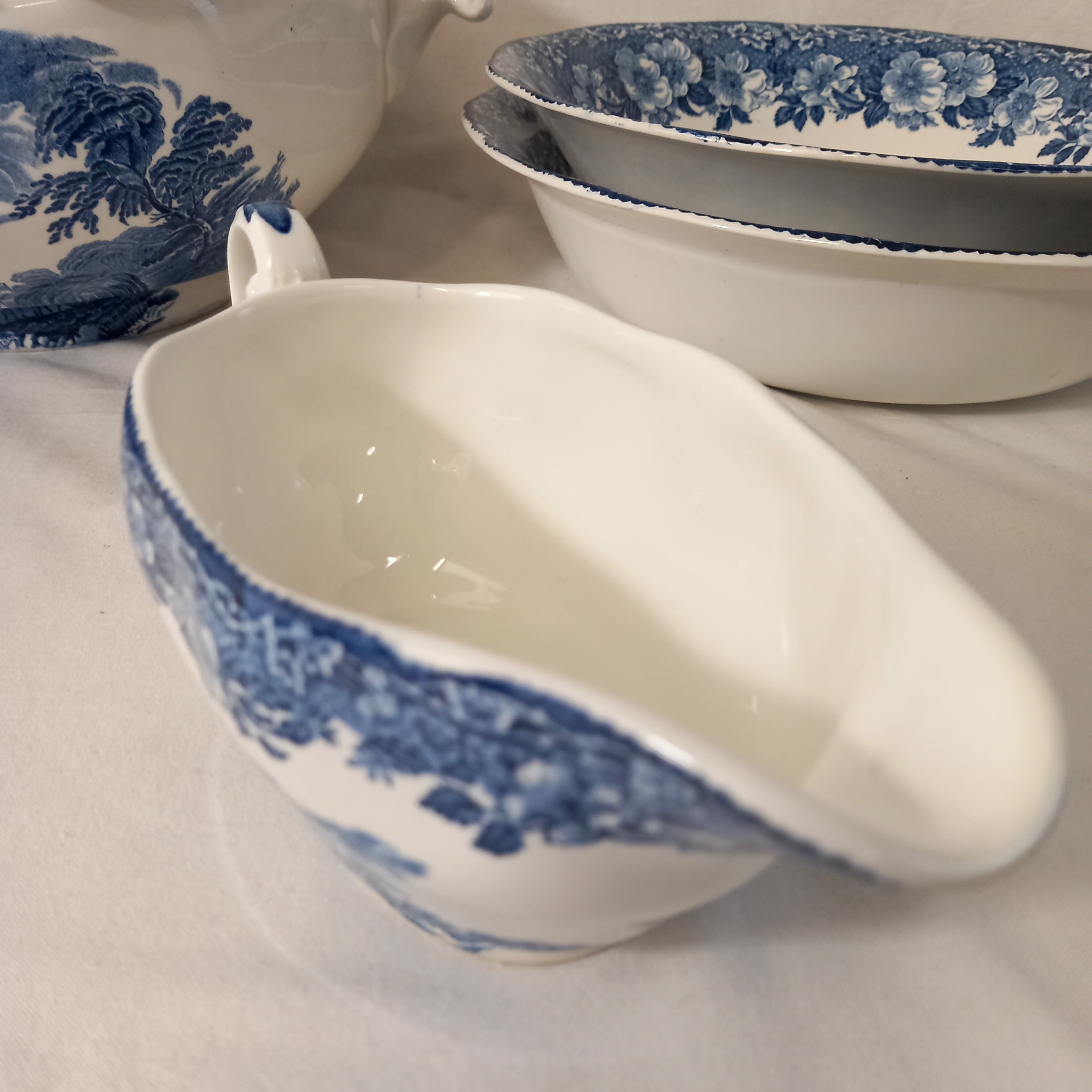 Voir photo 9 de Service VINTAGE en faience anglaise (une soupière, une saucière, un saladier et un plat), de la manufacture Enoch Wedgwood (Tunstall) Ltd, modèles "Woodland" Service VINTAGE en faience anglaise (une soupière, une saucière, un saladier et un plat), de la manufacture Enoch Wedgwood (Tunstall) Ltd, modèles "Woodland" Très bon état reconditionné photo 9
