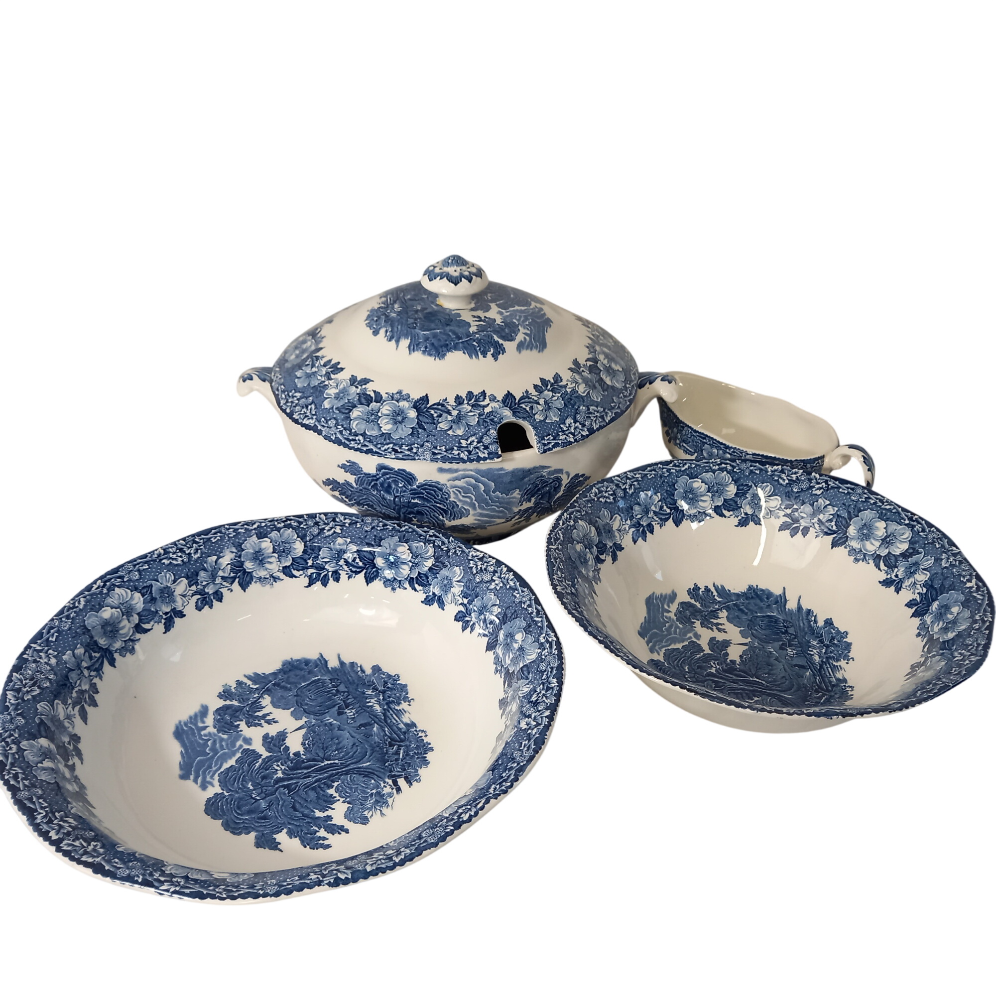 Service VINTAGE en faience anglaise (une soupière, une saucière, un saladier et un plat), de la manufacture Enoch Wedgwood (Tunstall) Ltd, modèles "Woodland" Très bon état - 59,00 € Service VINTAGE en faience anglaise (une soupière, une saucière, un saladier et un plat), de la manufacture Enoch Wedgwood (Tunstall) Ltd, modèles "Woodland" Très bon état reconditionné disponible sur Label Emmaüs