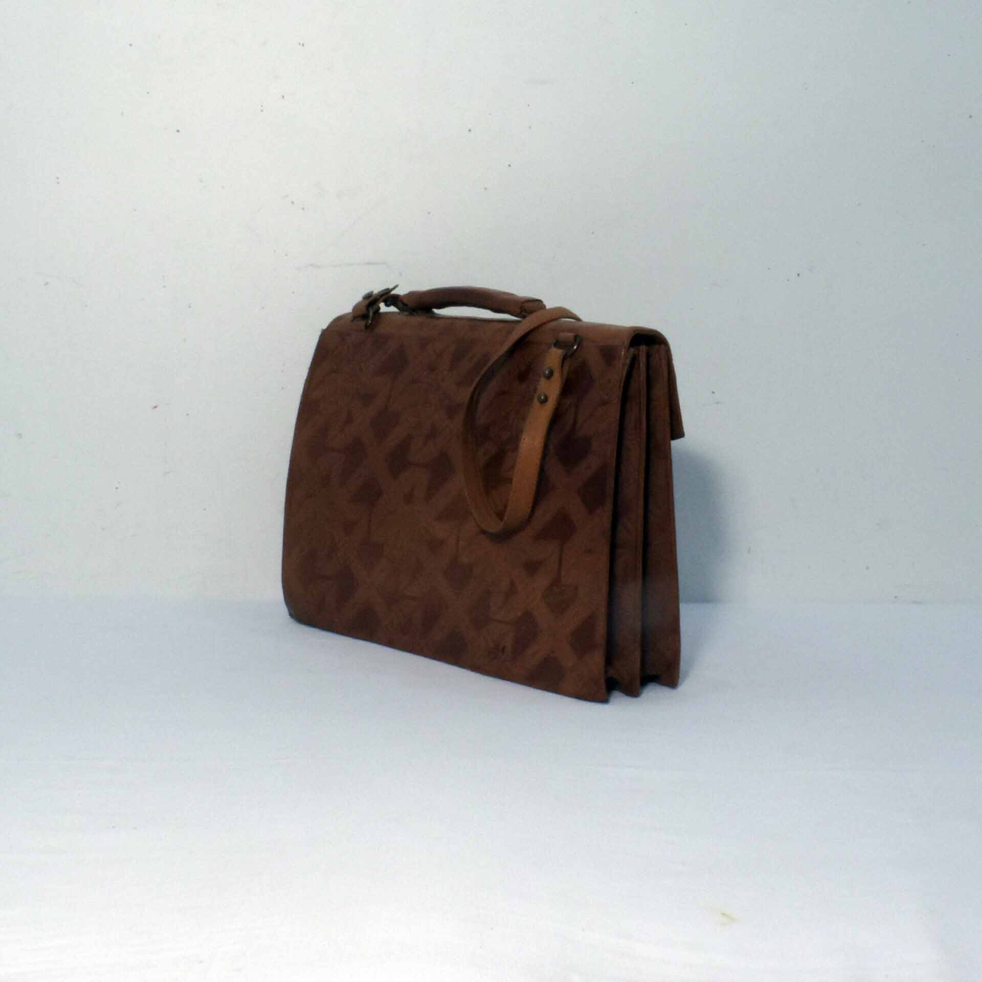 Voir photo 2 de Serviette Cartable - Cuir Gaufré - Sylvain Lefebvre® Serviette Cartable - Cuir Gaufré - Sylvain Lefebvre® Bon état reconditionné photo 2