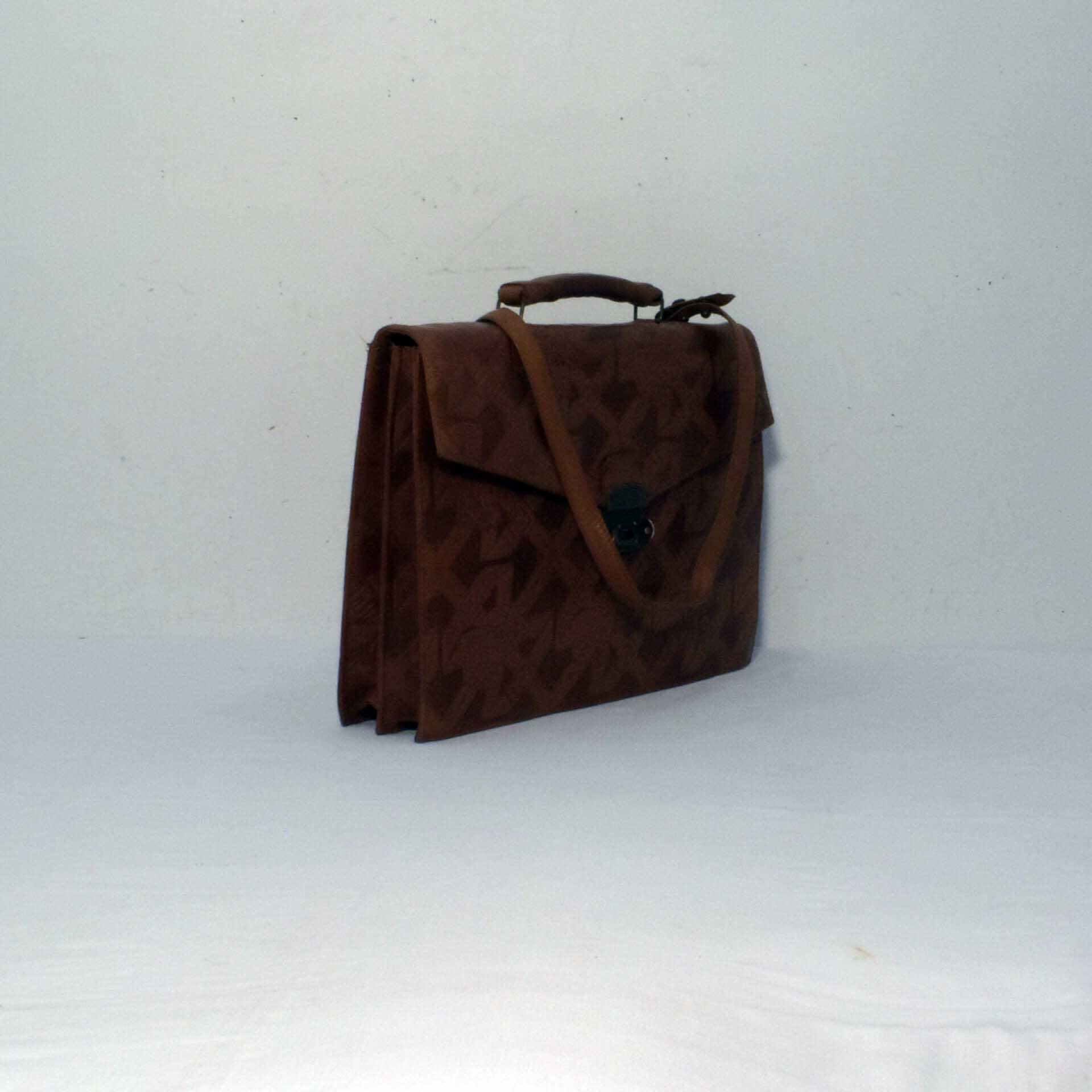 Voir photo 21 de Serviette Cartable - Cuir Gaufré - Sylvain Lefebvre® Serviette Cartable - Cuir Gaufré - Sylvain Lefebvre® Bon état reconditionné photo 21