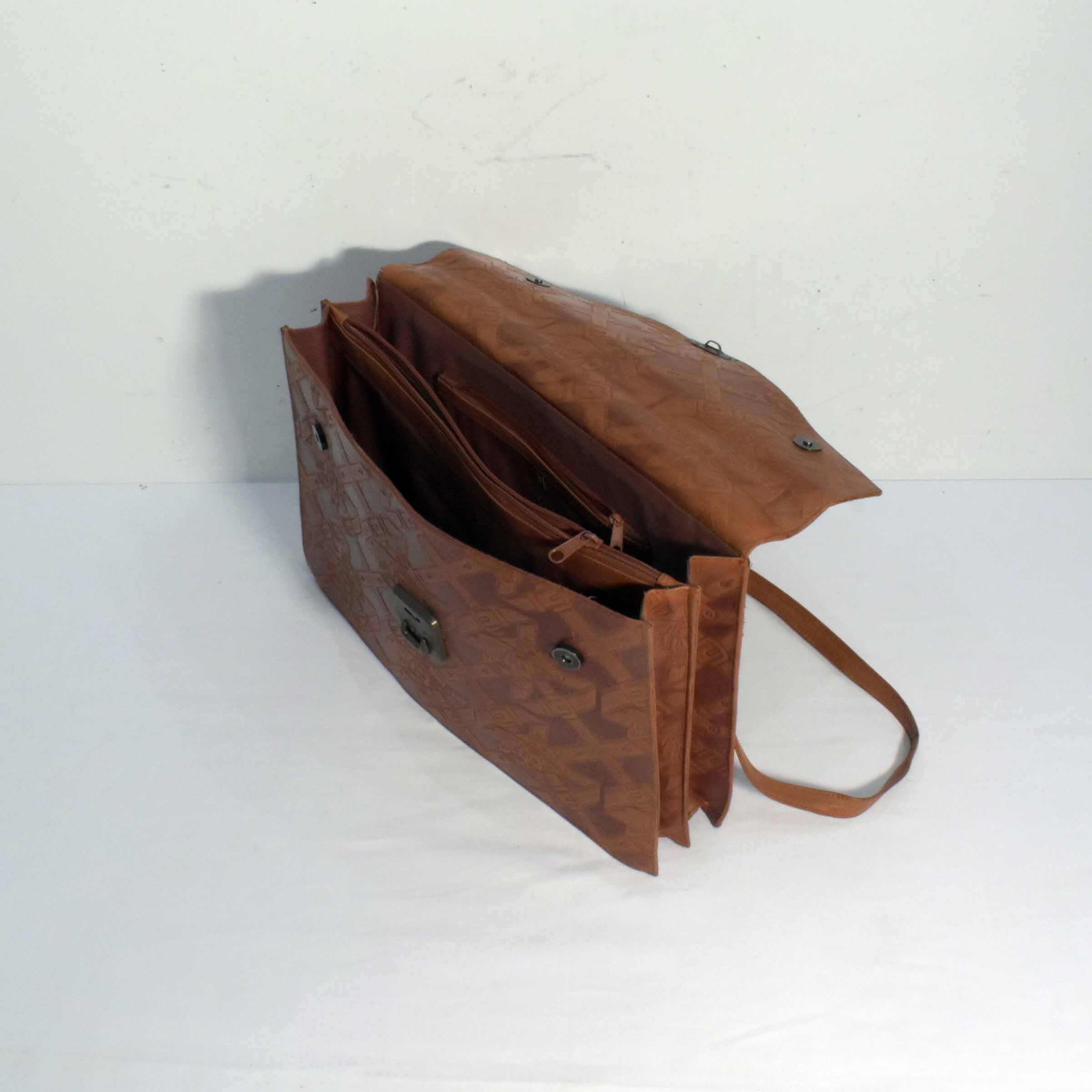 Voir photo 22 de Serviette Cartable - Cuir Gaufré - Sylvain Lefebvre® Serviette Cartable - Cuir Gaufré - Sylvain Lefebvre® Bon état reconditionné photo 22
