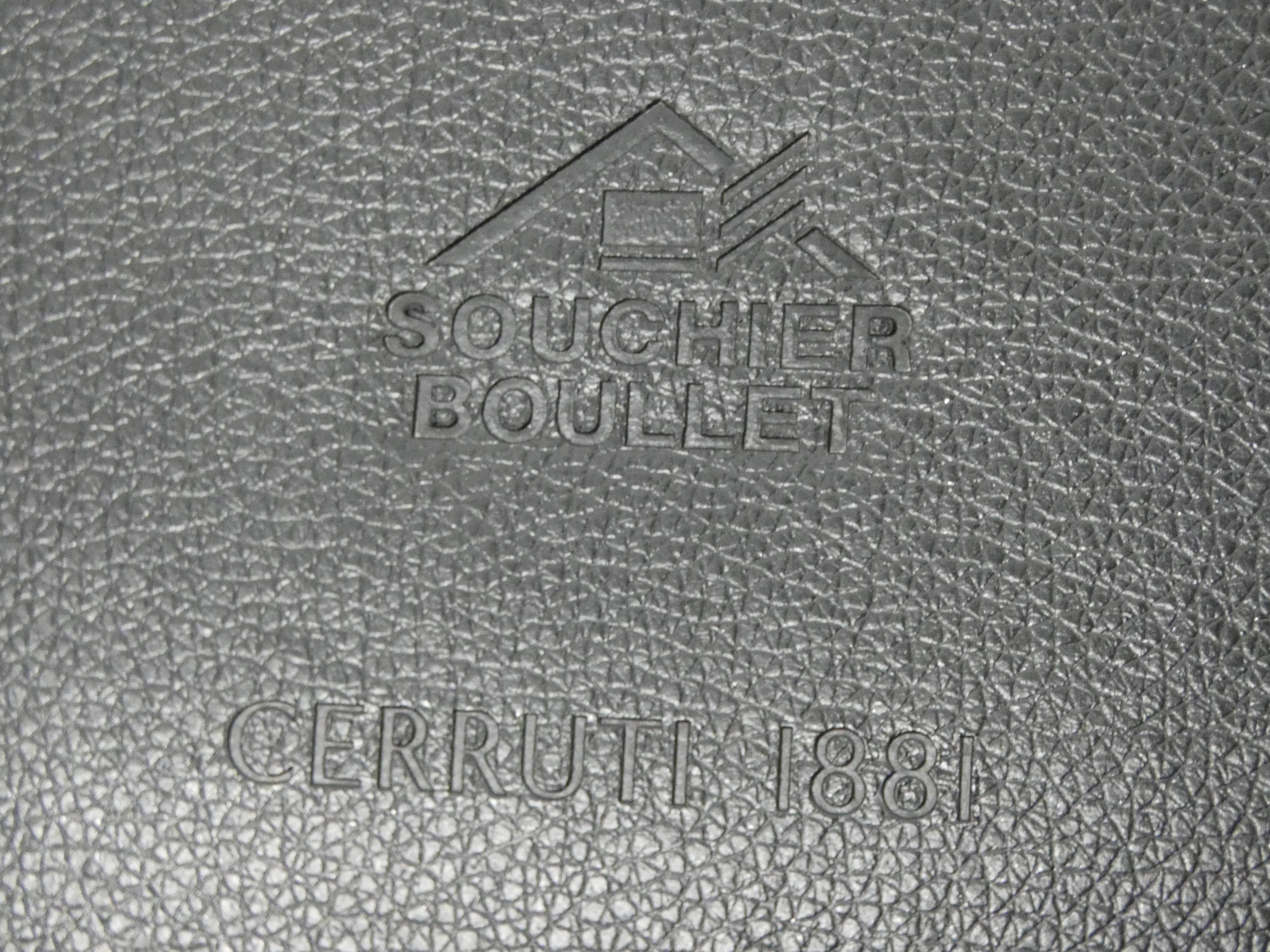 Voir photo 7 de Serviette porte document en cuir noir CERRUTI 1881 à l'effigie de la société Souchier Boullet Serviette porte document en cuir noir CERRUTI 1881 à l'effigie de la société Souchier Boullet Parfait état reconditionné photo 7