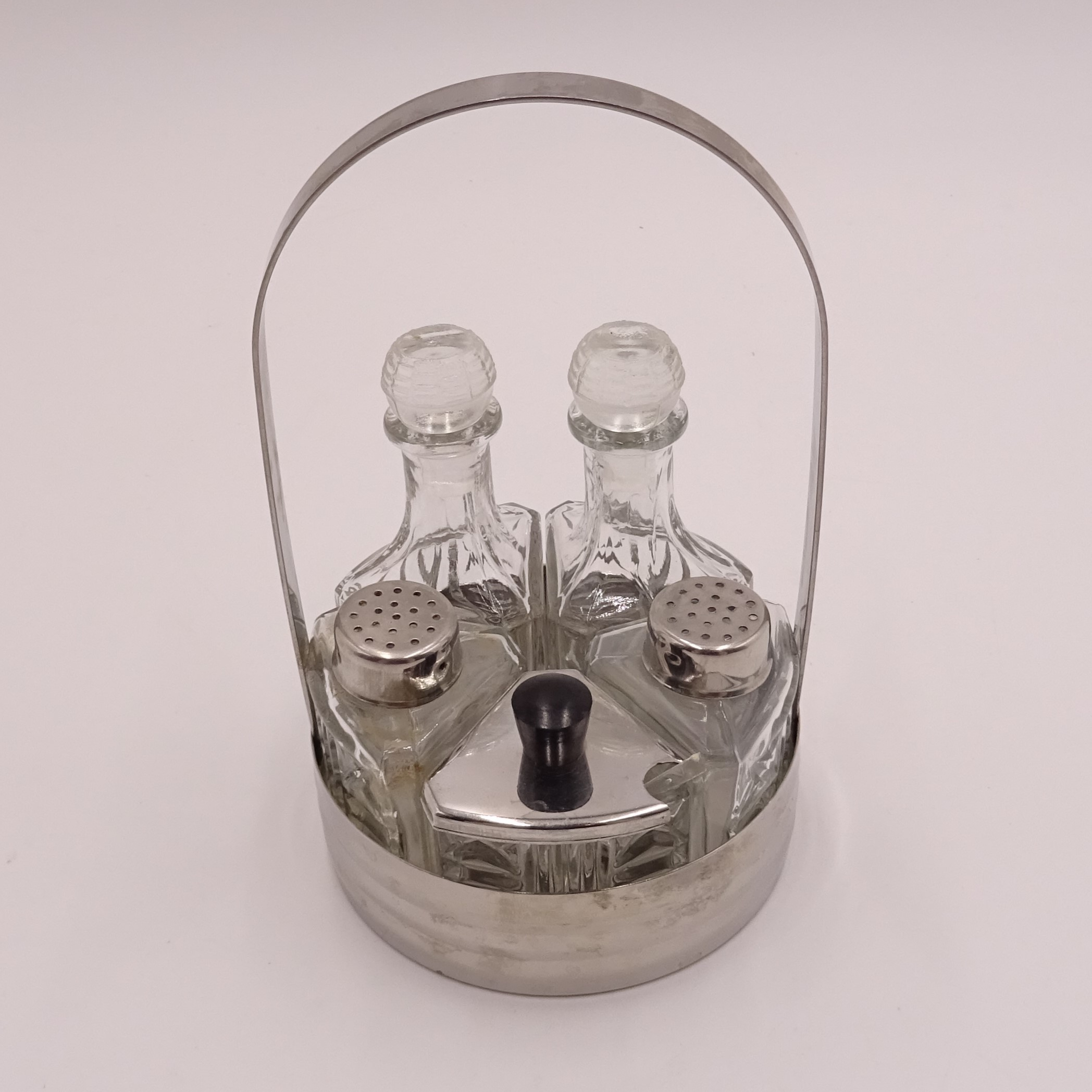 Voir photo 2 de Serviteur 5 pièces pour huile, vinaigre, moutarde, sel et poivre Serviteur 5 pièces pour huile, vinaigre, moutarde, sel et poivre État correct reconditionné photo 2
