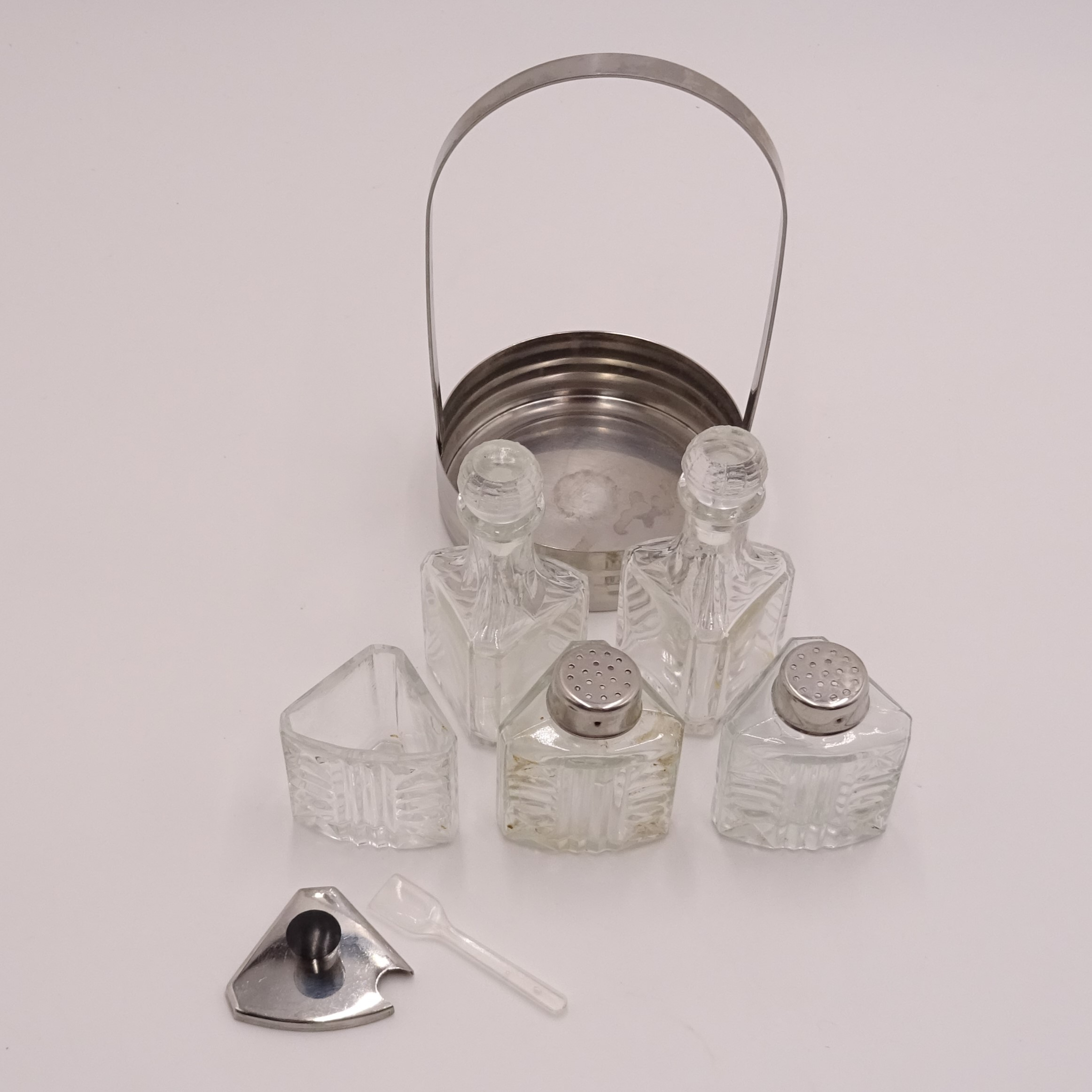 Voir photo 5 de Serviteur 5 pièces pour huile, vinaigre, moutarde, sel et poivre Serviteur 5 pièces pour huile, vinaigre, moutarde, sel et poivre État correct reconditionné photo 5