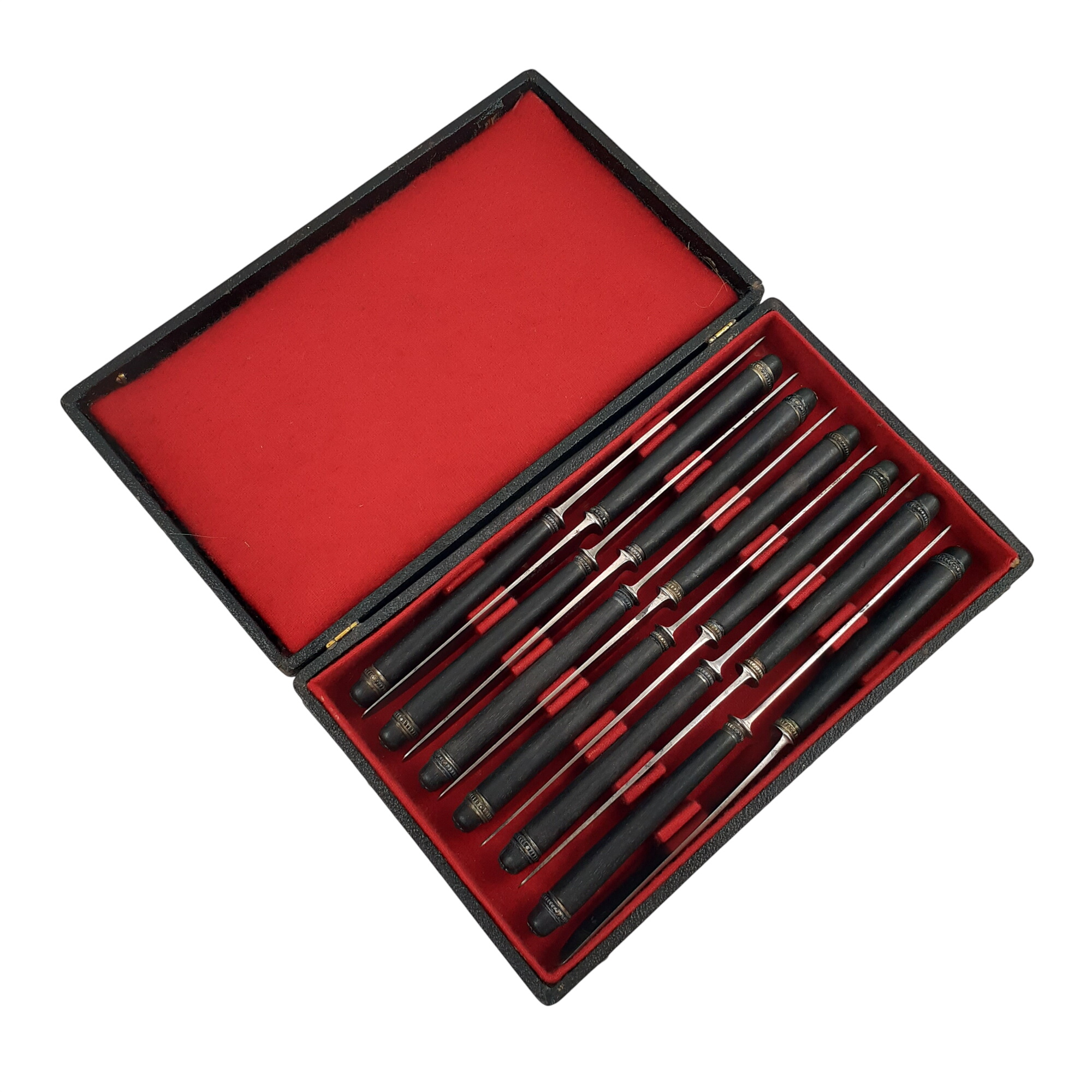 Set de 12 couteaux à dessert en ébène - Paris Très bon état - 60,00 € Set de 12 couteaux à dessert en ébène - Paris Très bon état reconditionné disponible sur Label Emmaüs