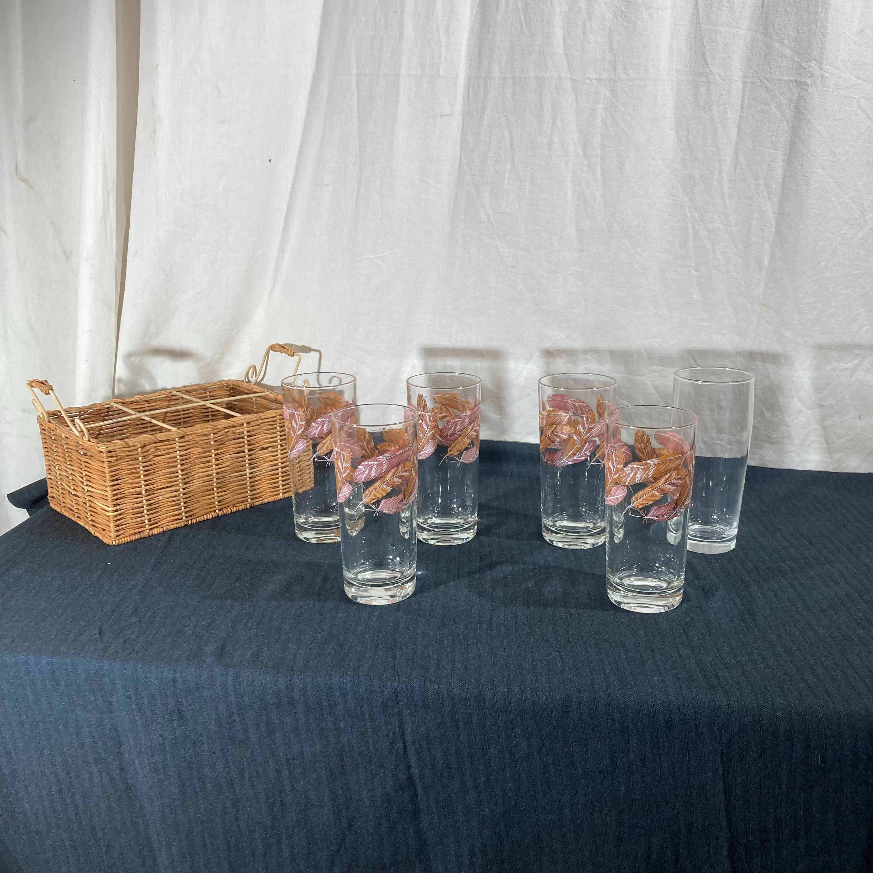 Voir photo 2 de 🍹 Set de 6 Verres Vintage & Panier en Osier - Motif Plumes Boho 🍹 Set de 6 Verres Vintage & Panier en Osier - Motif Plumes Boho reconditionné photo 2