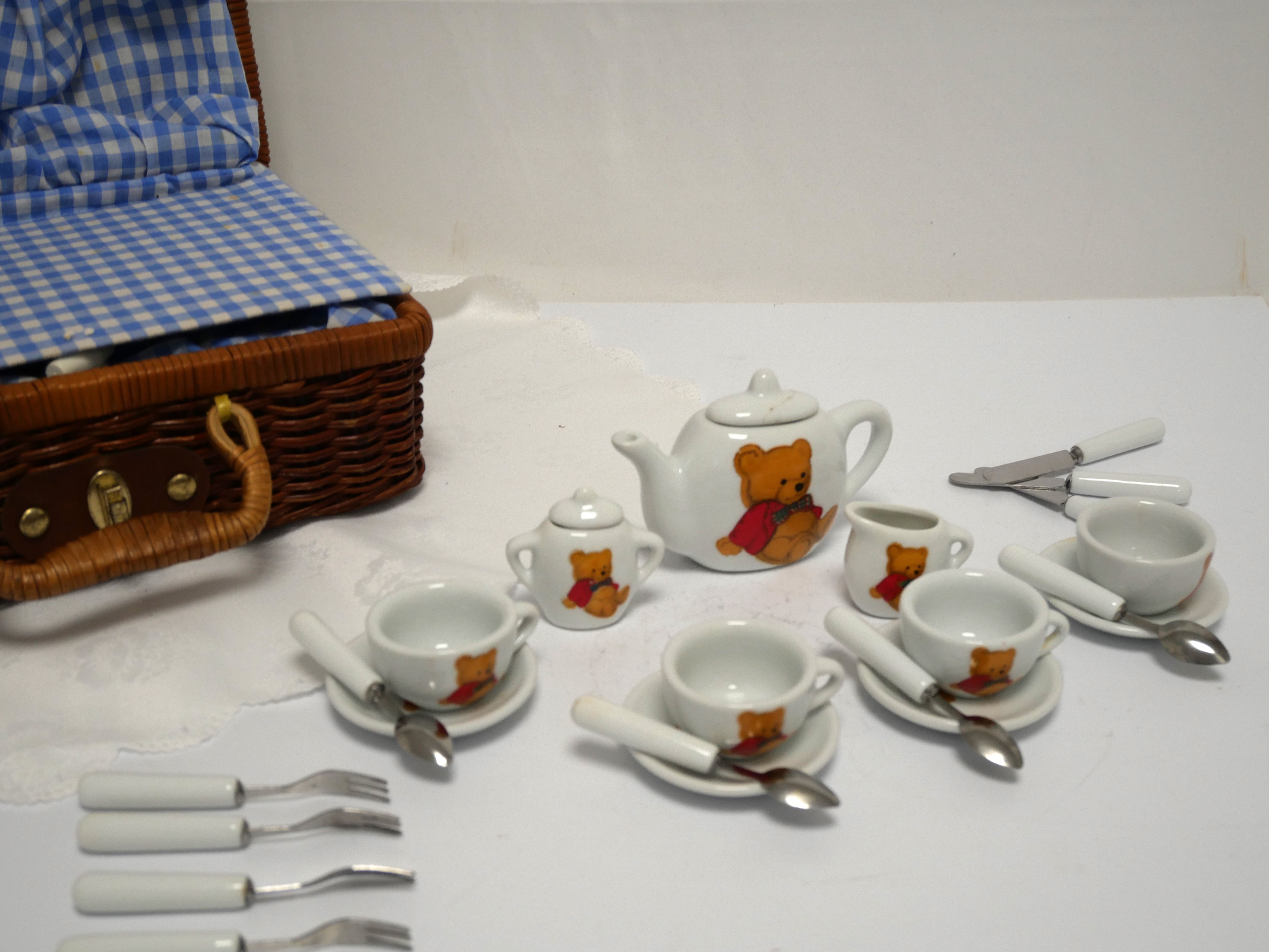 Voir photo 2 de Set de pique-nique / service à thé miniature pour enfant Set de pique-nique / service à thé miniature pour enfant reconditionné photo 2