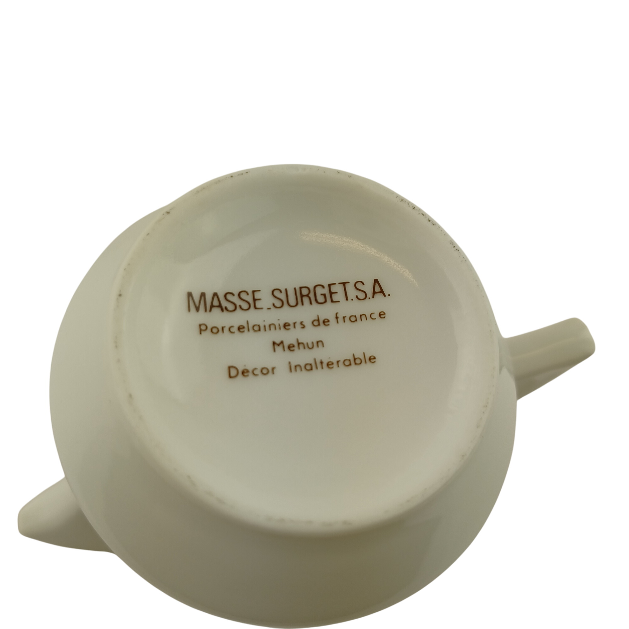 Set de thé avec la théière le pot à sucre et le pot à lait Masse Surget A.A porcelainiers de France Mehun au décor inaltérable, en porcelaine blanche à motif fleuri et géométrique bleu Très bon état - 15,00 € Set de thé avec la théière le pot à sucre et le pot à lait Masse Surget A.A porcelainiers de France Mehun au décor inaltérable, en porcelaine blanche à motif fleuri et géométrique bleu Très bon état reconditionné disponible sur Label Emmaüs