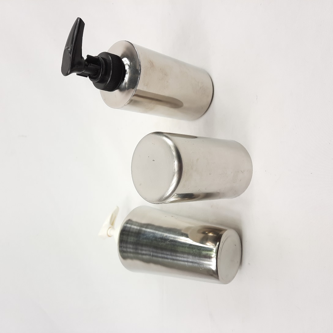 Voir photo 2 de SET de TOILETTE moderne comprenant 2 flacons à pompe et 1 pot pour brosse à dents et dentifrice. SET de TOILETTE moderne comprenant 2 flacons à pompe et 1 pot pour brosse à dents et dentifrice. reconditionné photo 2