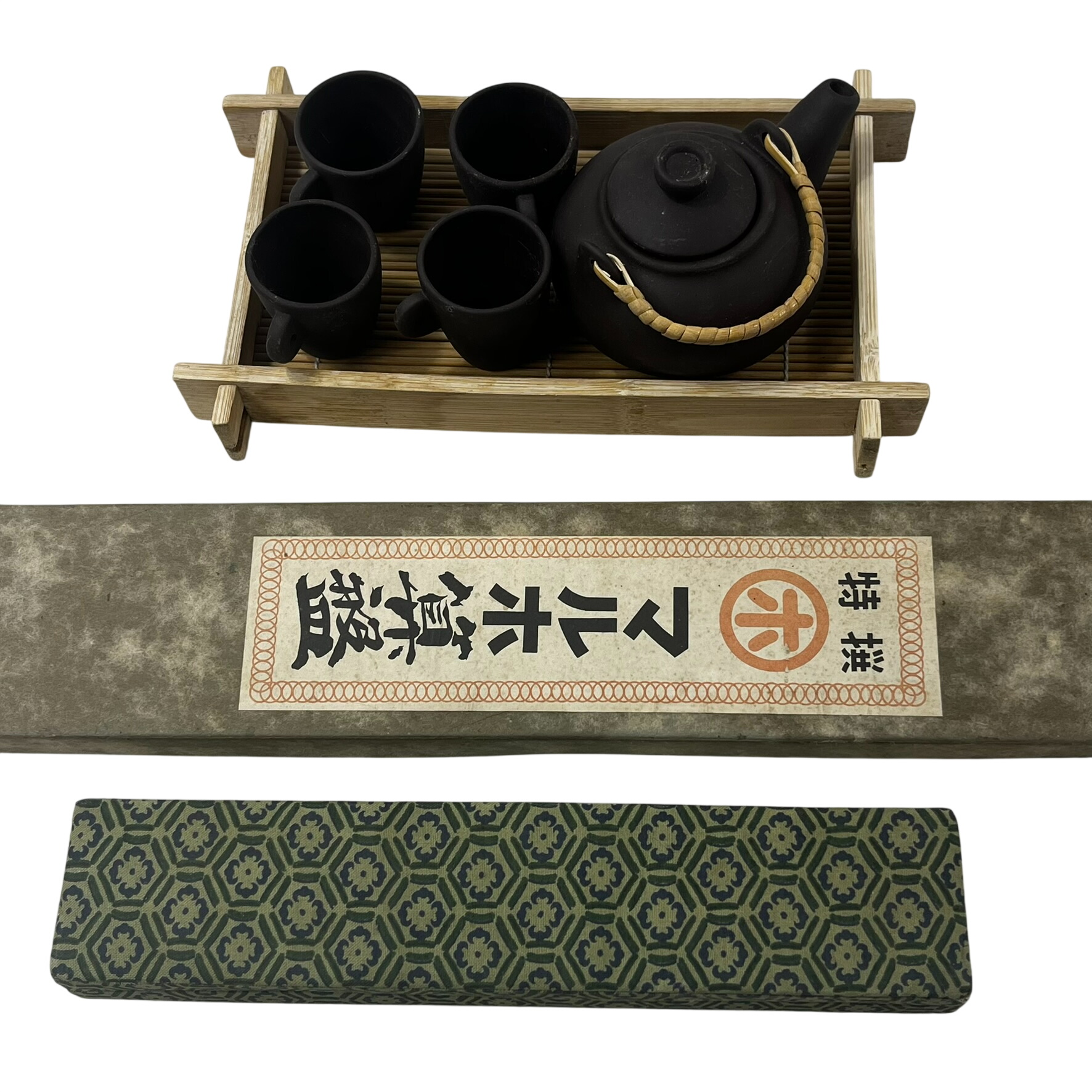 Set déco et art de vivre asiatique Théière , Abaque et baguettes Très bon état - 28,00 € Set déco et art de vivre asiatique Théière , Abaque et baguettes Très bon état reconditionné disponible sur Label Emmaüs