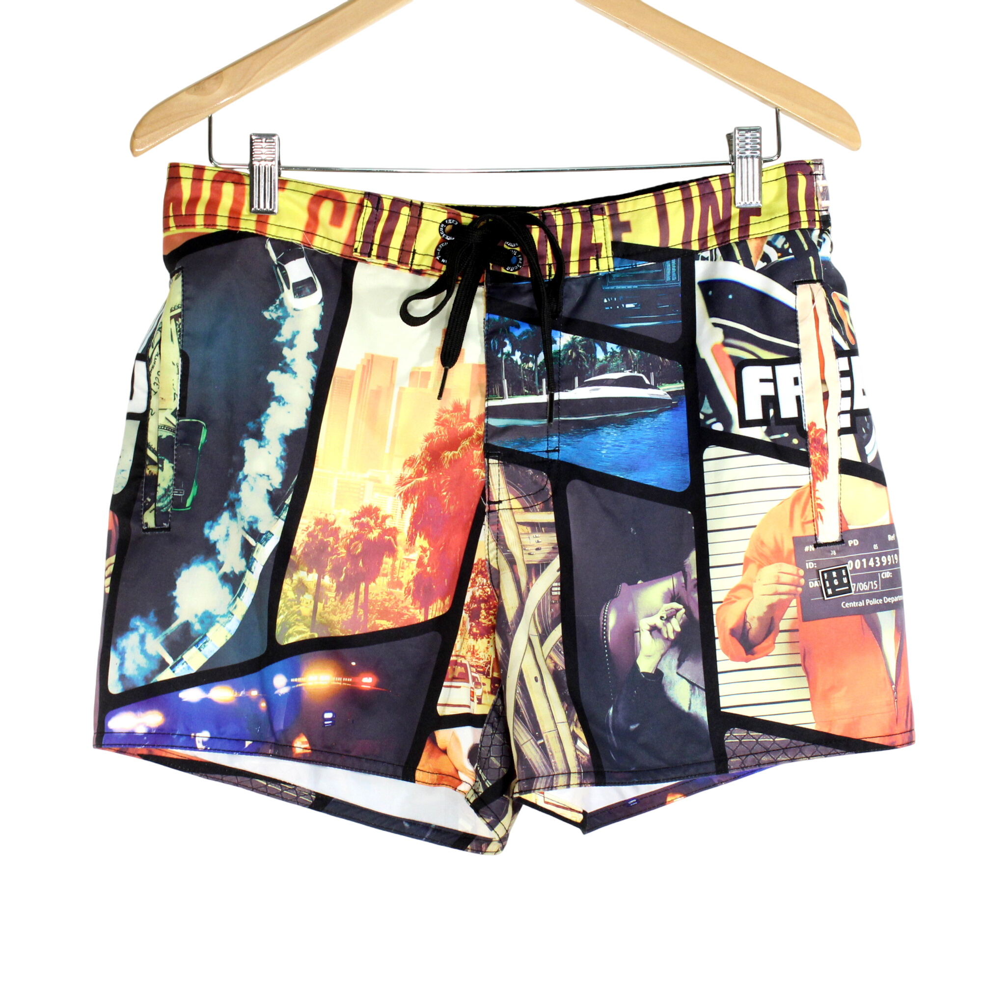 Short De Bain Homme Noir & Jaune FREEGUN Taille S Parfait état - 10,00 € Short De Bain Homme Noir & Jaune FREEGUN Taille S Parfait état reconditionné disponible sur Label Emmaüs