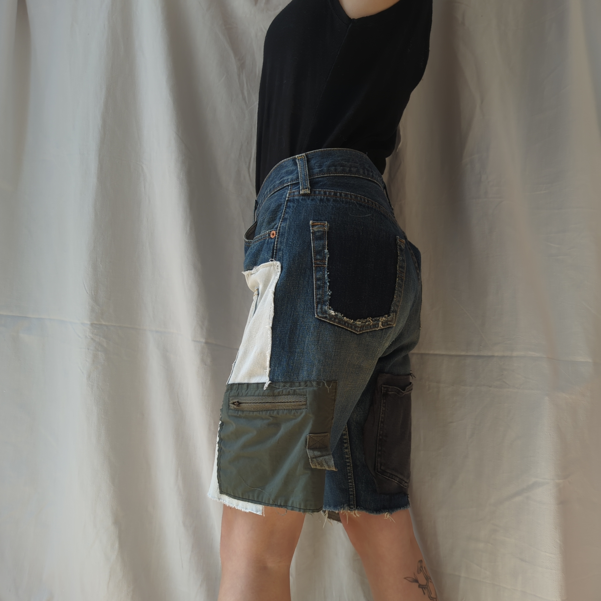Voir photo 2 de Short de créatrice - Collection Upcyclée CartouCirc Short de créatrice - Collection Upcyclée CartouCirc Parfait état reconditionné photo 2