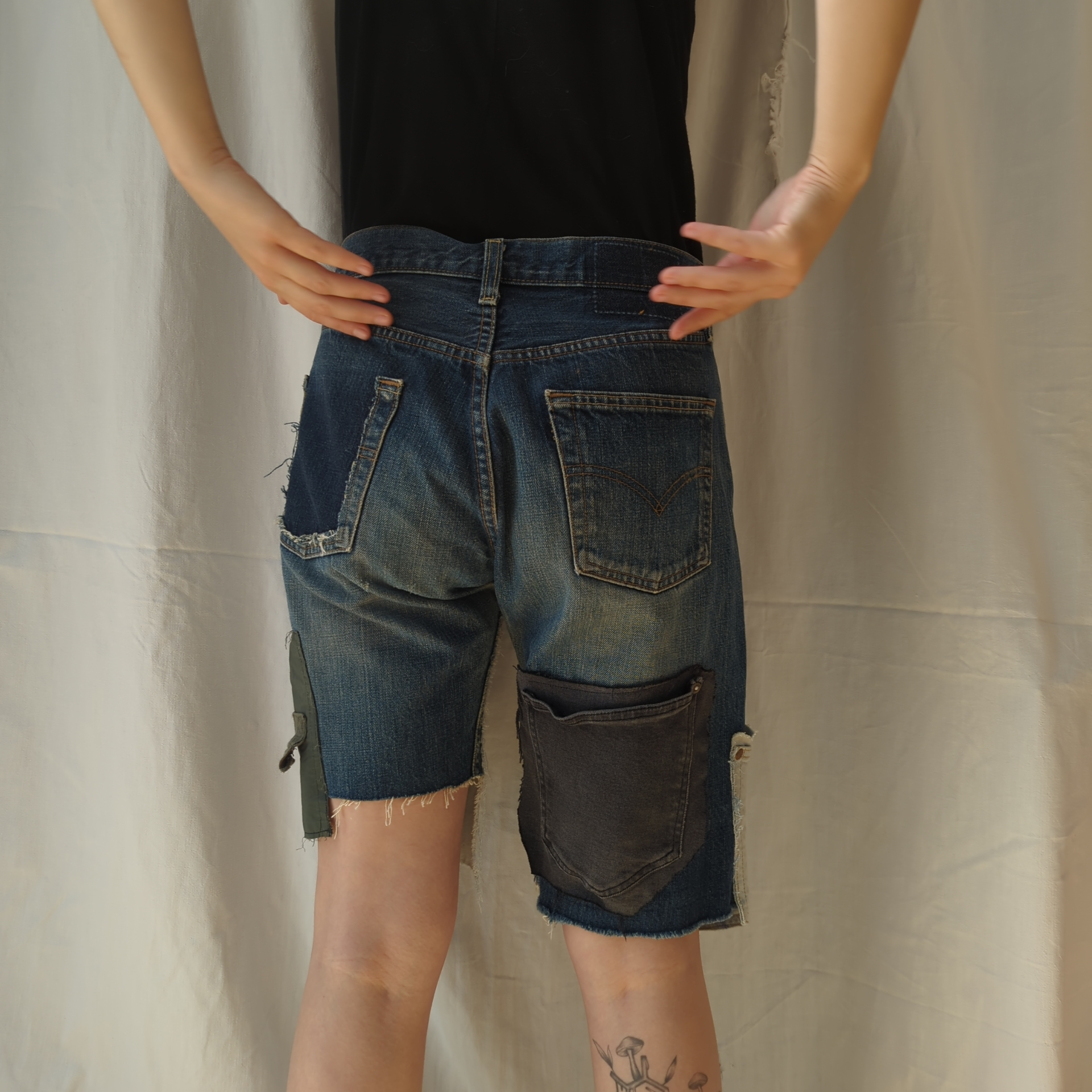 Voir photo 5 de Short de créatrice - Collection Upcyclée CartouCirc Short de créatrice - Collection Upcyclée CartouCirc Parfait état reconditionné photo 5