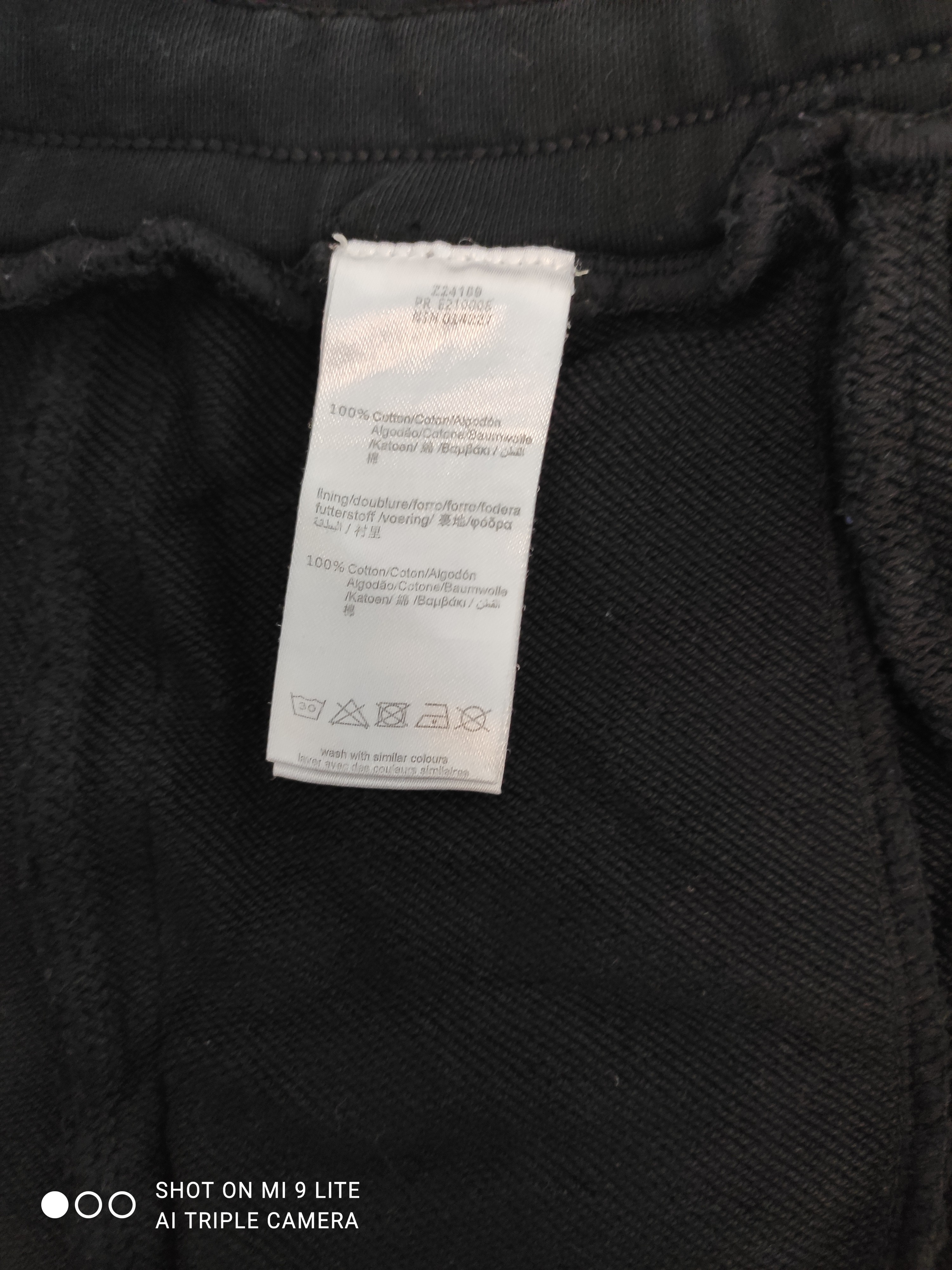 Short de jogging en molleton noir avec bandes logotées – KARL LAGERFELD KIDS – 8 ans (128 cm) Très bon état reconditionné photo 4