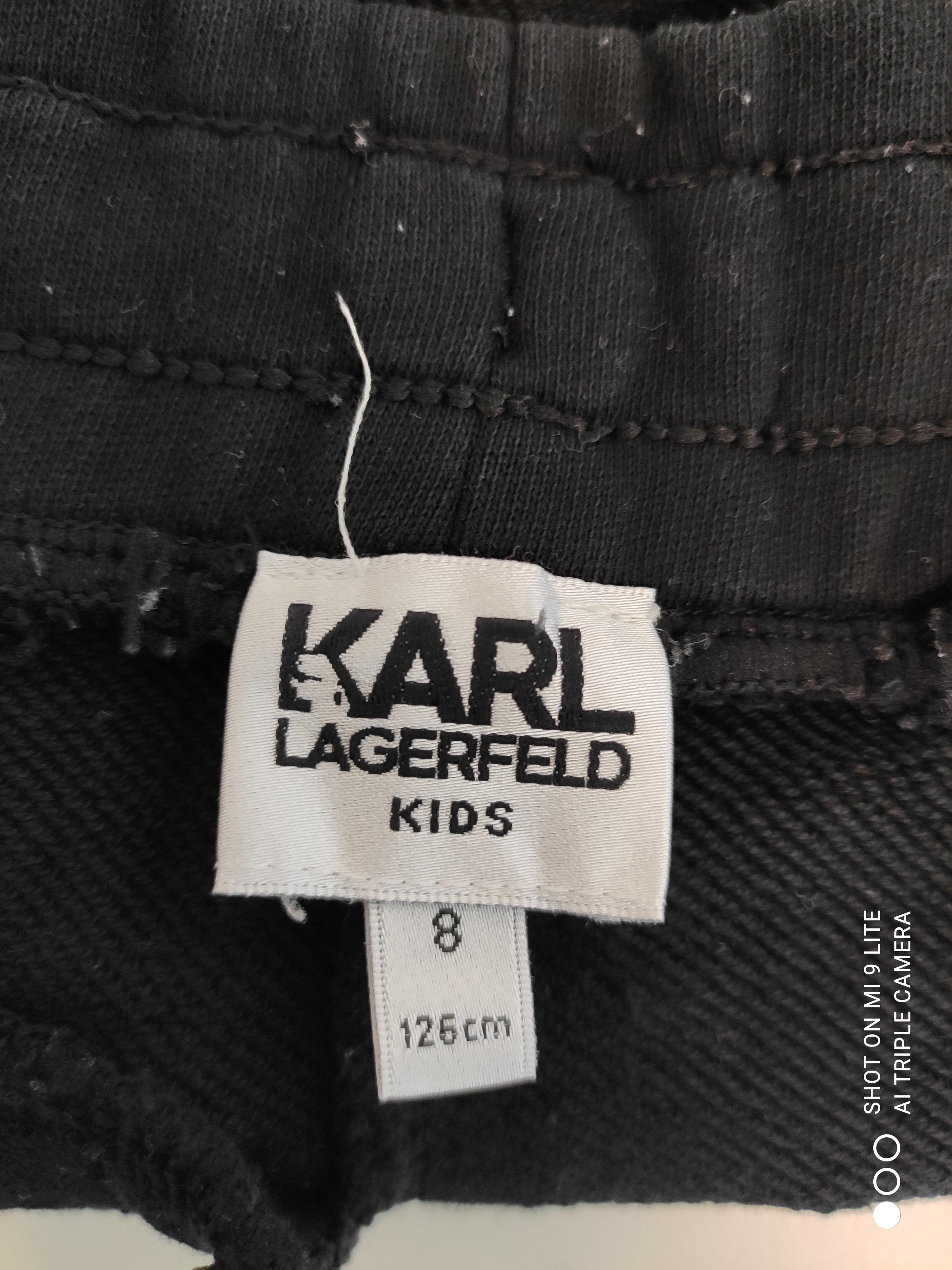 Voir photo 5 de Short de jogging en molleton noir avec bandes logotées – KARL LAGERFELD KIDS – 8 ans (128 cm) Short de jogging en molleton noir avec bandes logotées – KARL LAGERFELD KIDS – 8 ans (128 cm) Très bon état reconditionné photo 5