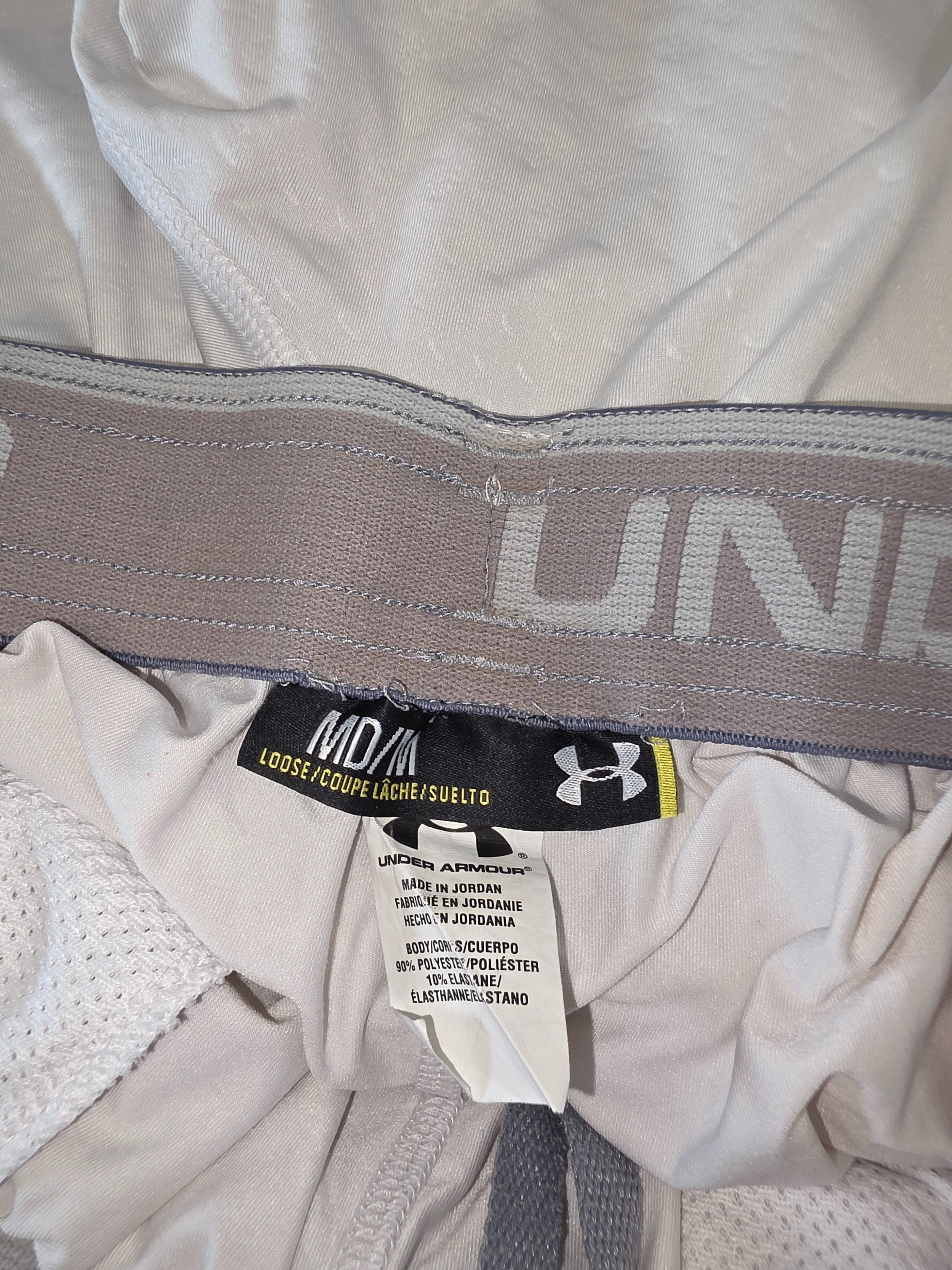 Voir photo 4 de Short de sport blanc Under Armour loose fit taille élastique basketball Short de sport blanc Under Armour loose fit taille élastique basketball Très bon état reconditionné photo 4