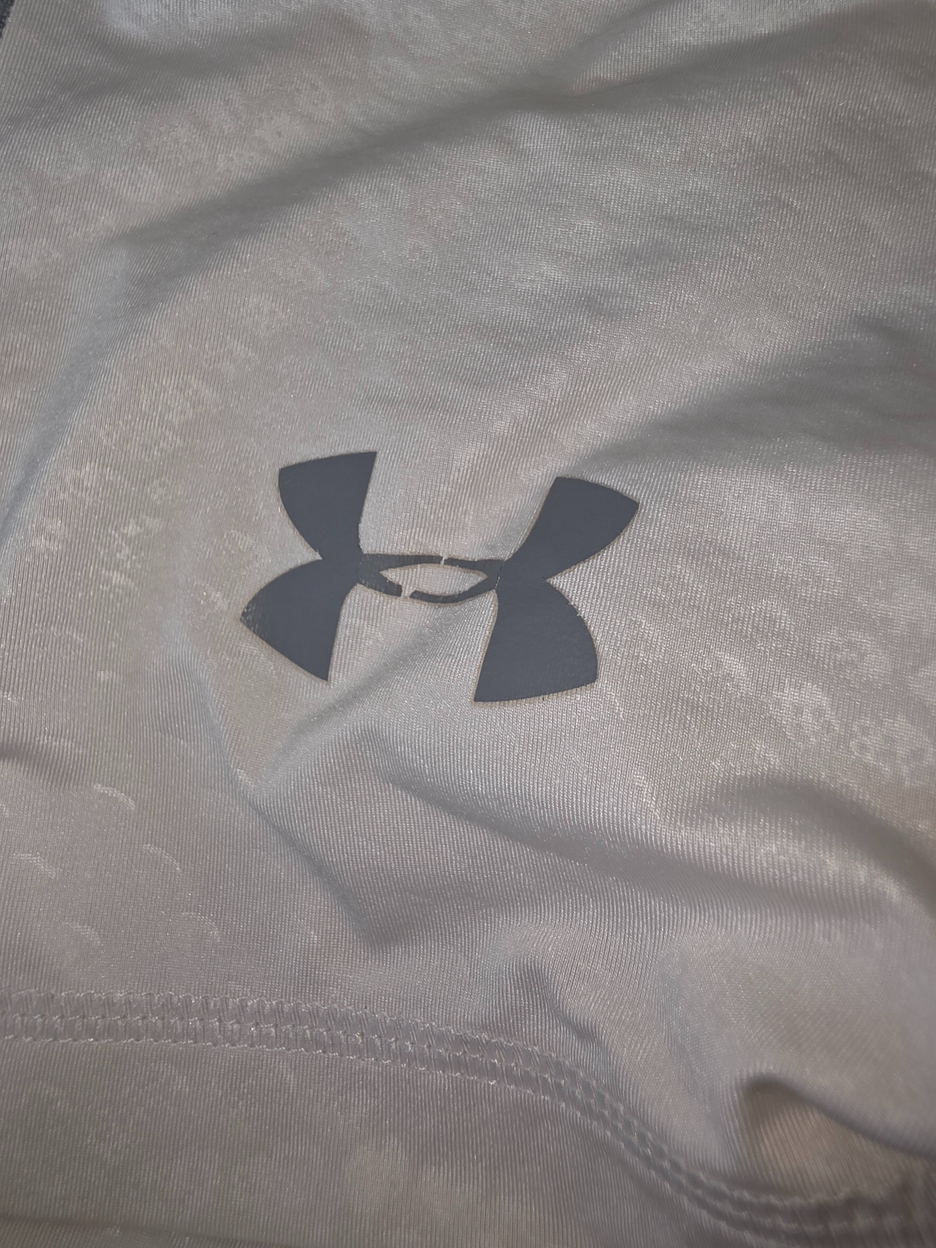 Voir photo 7 de Short de sport blanc Under Armour loose fit taille élastique basketball Short de sport blanc Under Armour loose fit taille élastique basketball Très bon état reconditionné photo 7