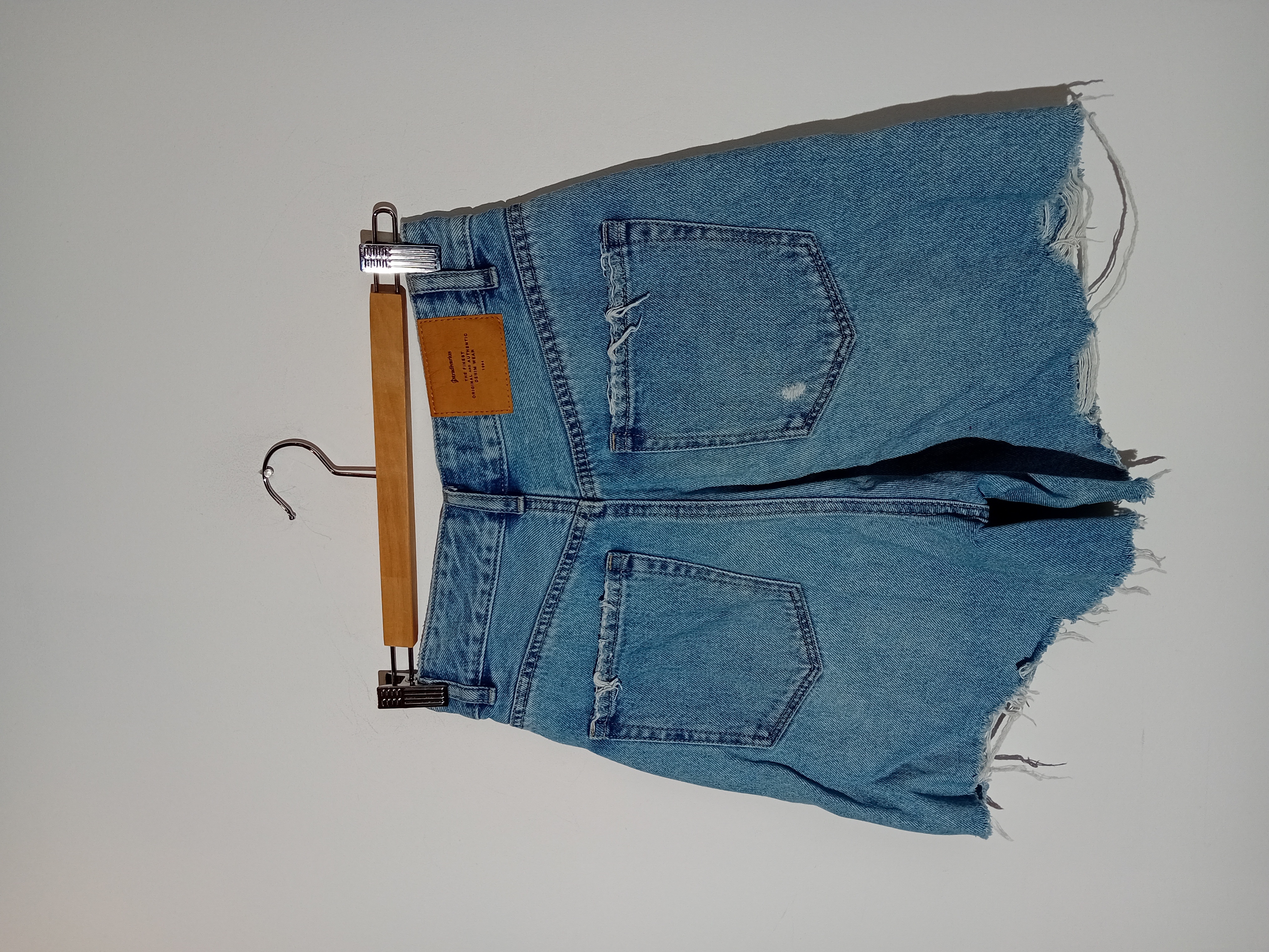Voir photo 2 de Short En Jean Distressed Bleu Clair Stradivarius Femme S (T5280) Short En Jean Distressed Bleu Clair Stradivarius Femme S (T5280) reconditionné photo 2