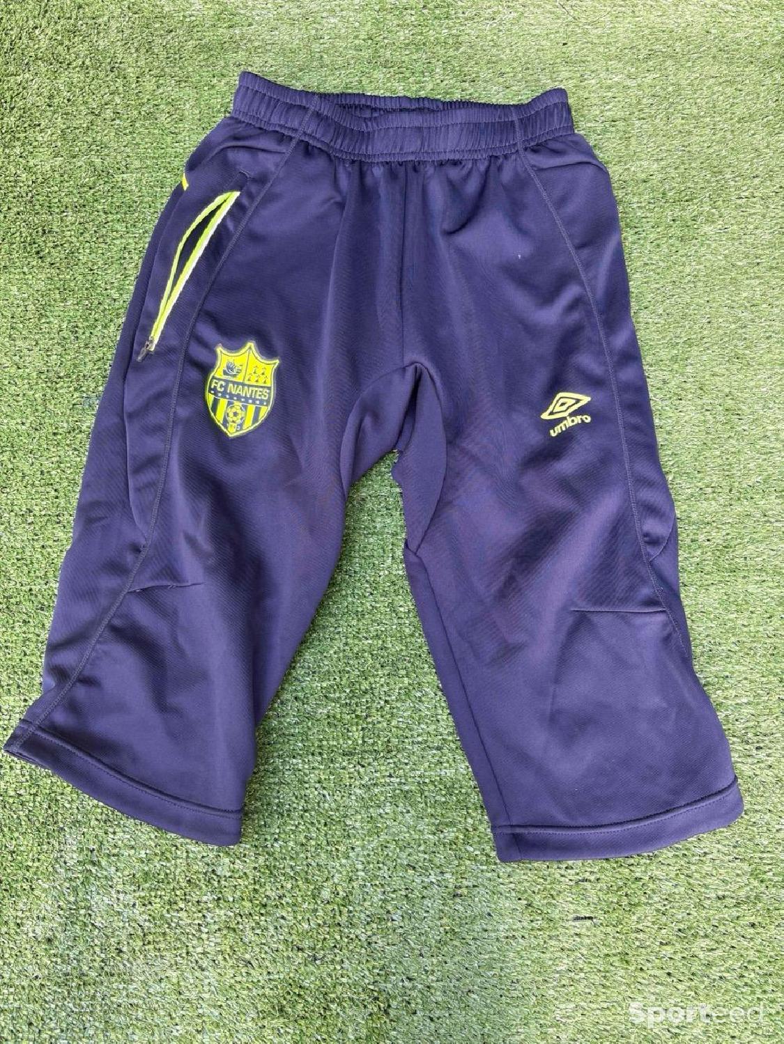 Short fc Nantes Très bon état Umbro reconditionné disponible sur Sporteed