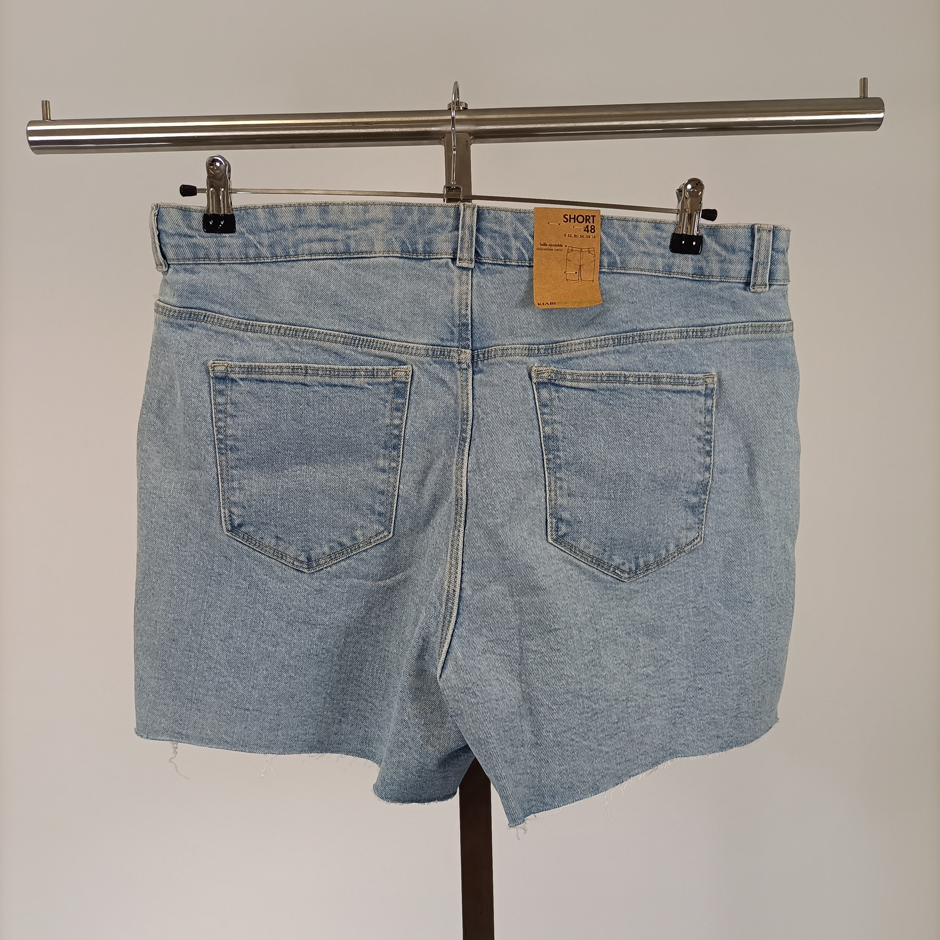 Voir photo 3 de Short jean Kiabi bleu clair taille 48 denim coton éco-conception A3694 Short jean Kiabi bleu clair taille 48 denim coton éco-conception A3694 Parfait état reconditionné photo 3