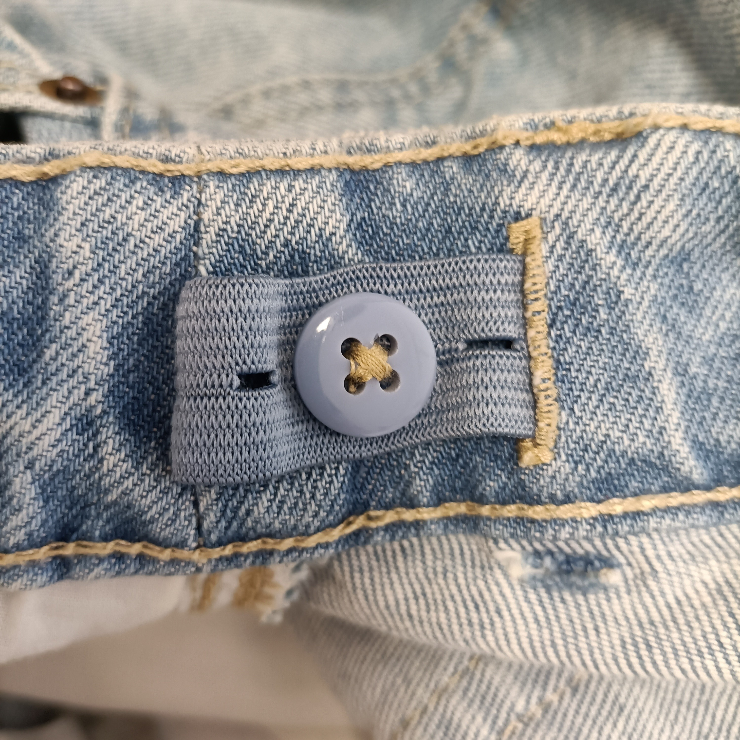 Voir photo 7 de Short jean Kiabi bleu clair taille 48 denim coton éco-conception A3694 Short jean Kiabi bleu clair taille 48 denim coton éco-conception A3694 Parfait état reconditionné photo 7