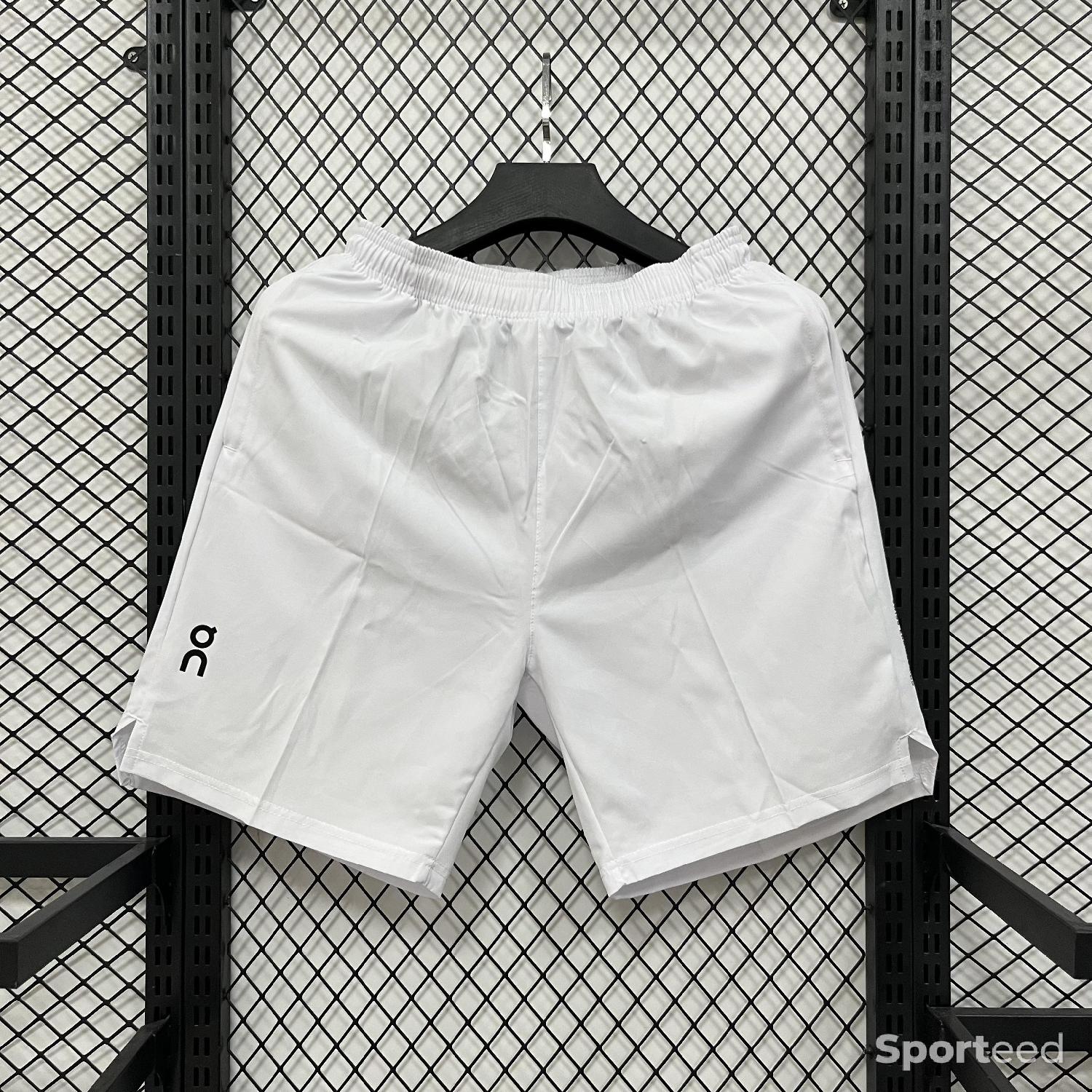 Short On-Running Tennis : Blanc Comme neuf (c'est déjà la condition standard) On Running reconditionné disponible sur Sporteed | Dero