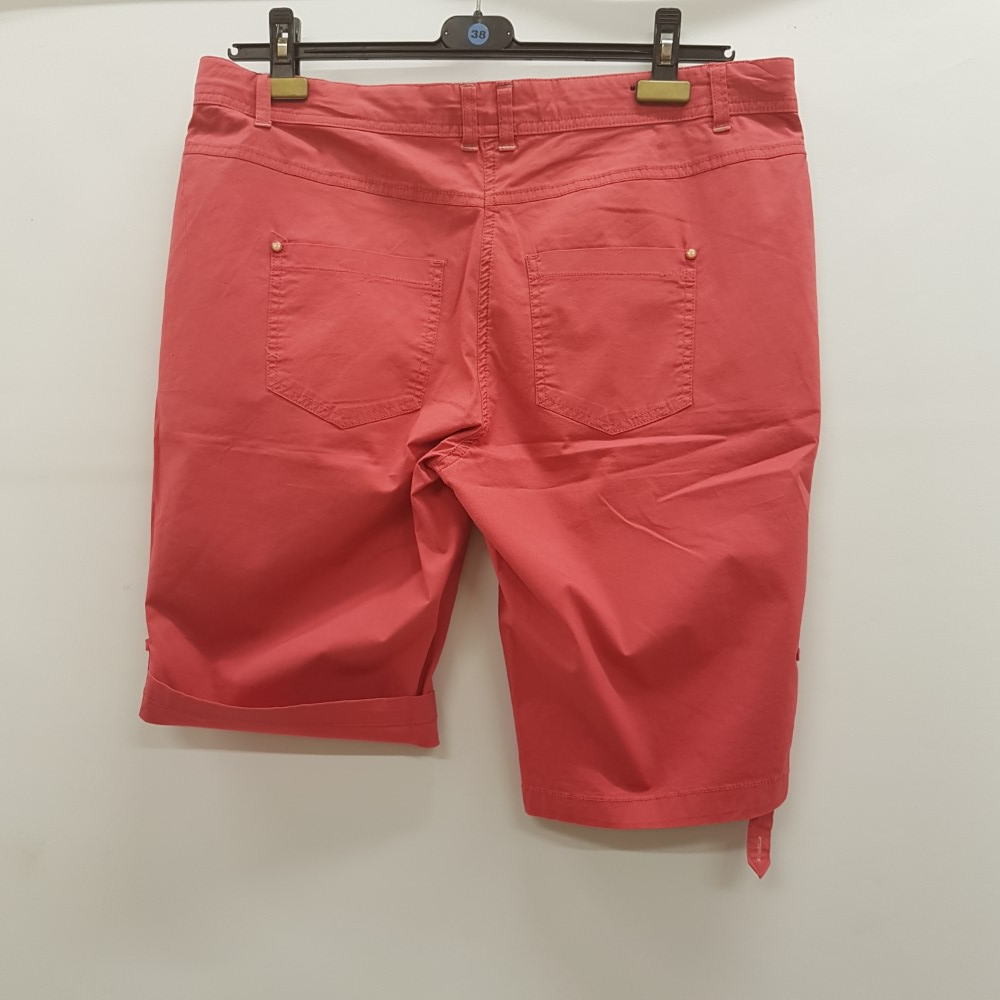 Voir photo 2 de Short rouge framboise - ESPRIT DE LA MER - Taille 48 Short rouge framboise - ESPRIT DE LA MER - Taille 48 Très bon état reconditionné photo 2