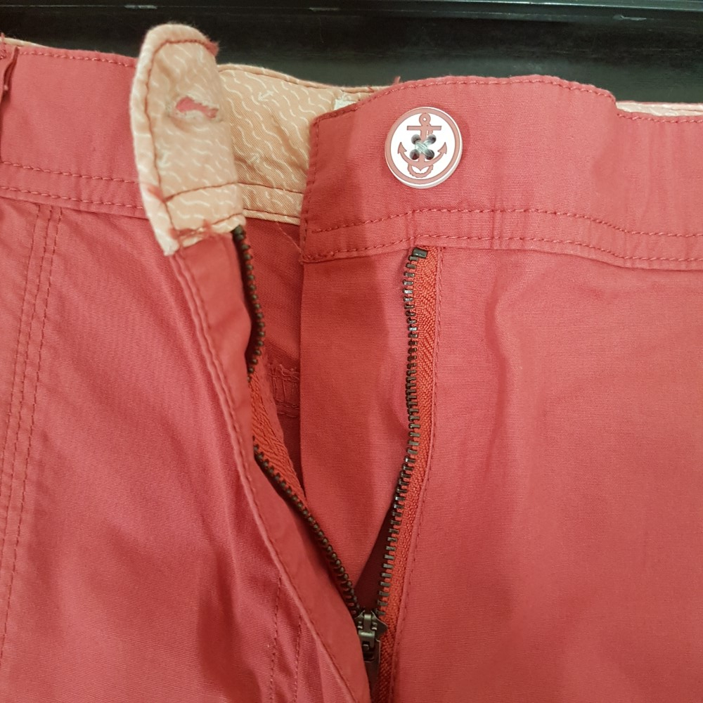 Voir photo 4 de Short rouge framboise - ESPRIT DE LA MER - Taille 48 Short rouge framboise - ESPRIT DE LA MER - Taille 48 Très bon état reconditionné photo 4
