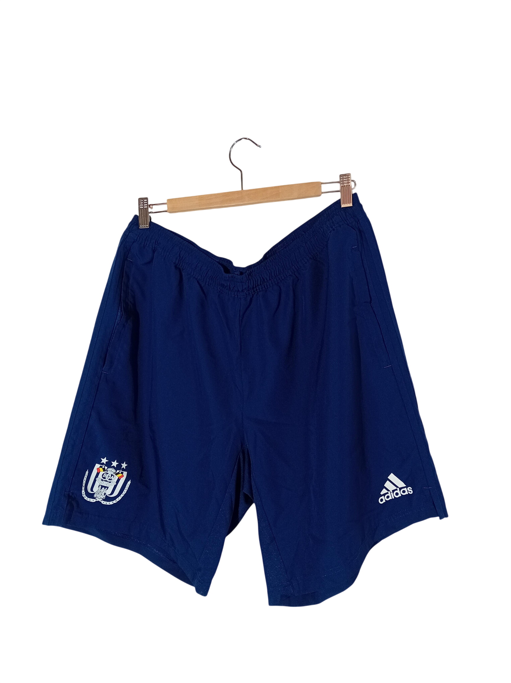 Acheter Short Sport Adidas Bleu Marine Logo Club L (T5358) Très bon état - 10,00 € Short Sport Adidas Bleu Marine Logo Club L (T5358) Très bon état reconditionné disponible sur Label Emmaüs