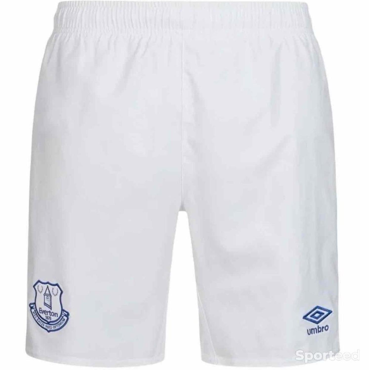 Short Umbro Everton FC Enfants Blanc Taille 10 ans Neuf et authentique Comme neuf (c'est déjà la condition standard) Umbro reconditionné disponible sur Sporteed