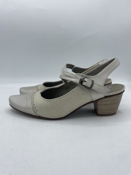 Acheter Slingback DORKING beiges de seconde main - 30,00 € Slingback DORKING beiges de seconde main Dorking reconditionné disponible sur Claquettes Market