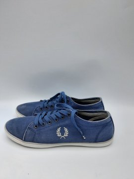 Acheter Sneakers bleu de seconde main - 10,00 € Sneakers bleu de seconde main Fred Perry reconditionné disponible sur Claquettes Market