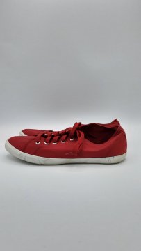 Acheter Sneakers rouge de seconde main - 20,00 € Sneakers rouge de seconde main Geox reconditionné disponible sur Claquettes Market