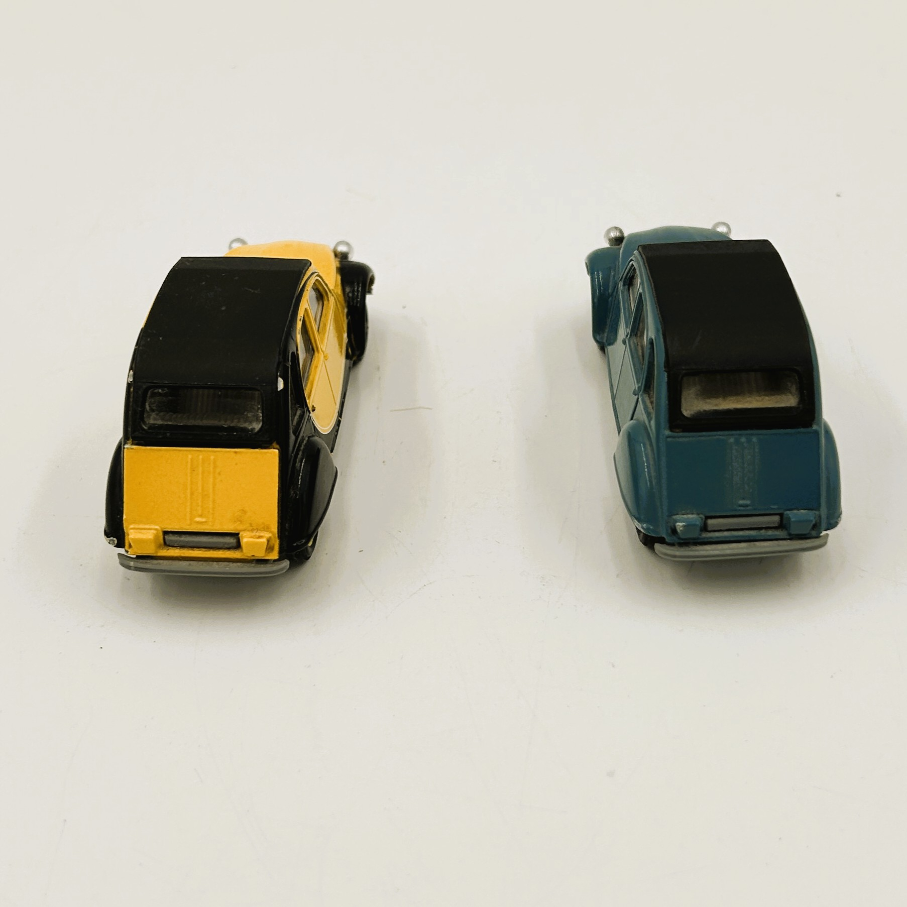Voir photo 4 de Solido 2CV jaune + 2CV bleue 1/48 Solido 2CV jaune + 2CV bleue 1/48 État correct reconditionné photo 4