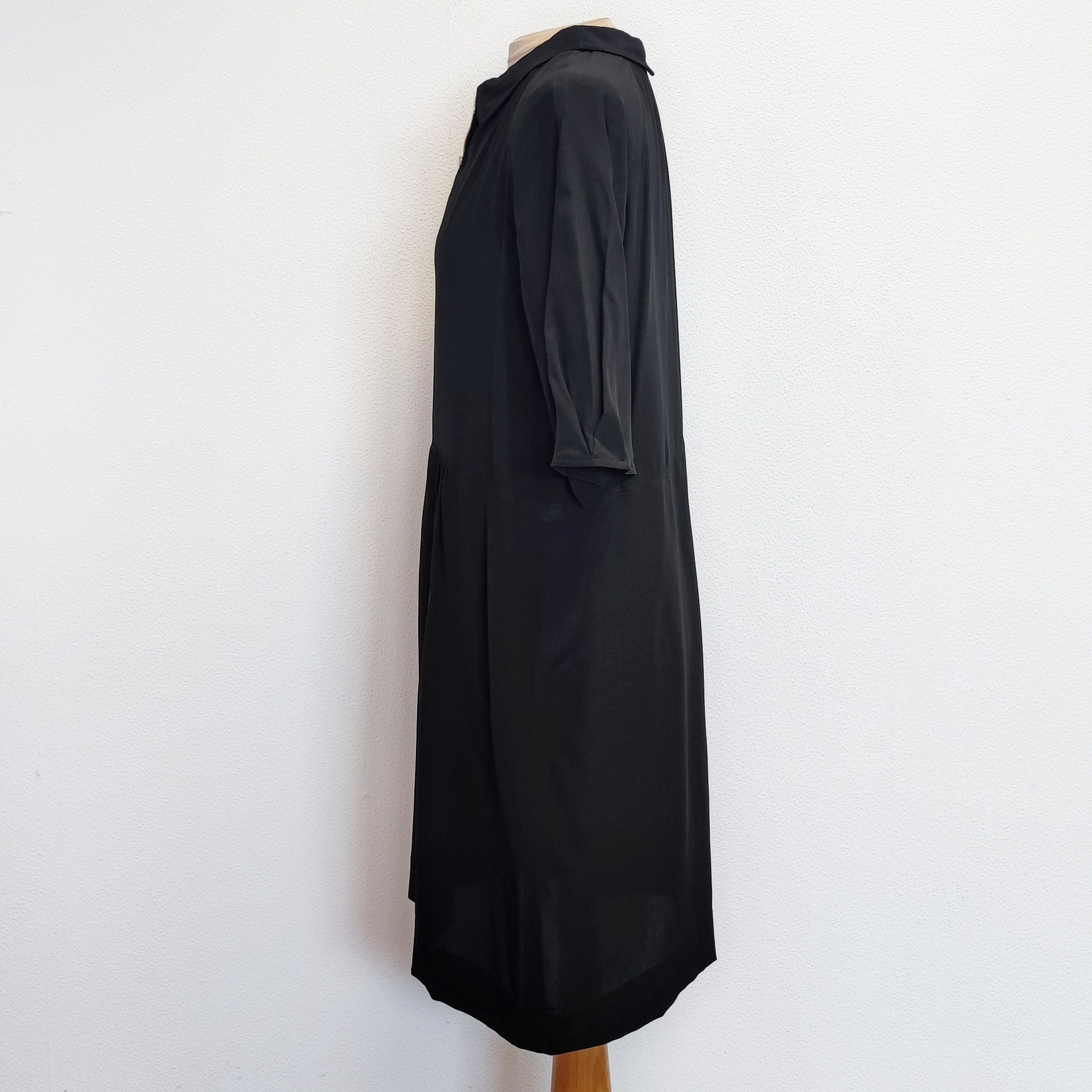Voir photo 2 de SONIA RYKIEL - Robe noire en soie - 40 - Femme SONIA RYKIEL - Robe noire en soie - 40 - Femme Très bon état reconditionné photo 2