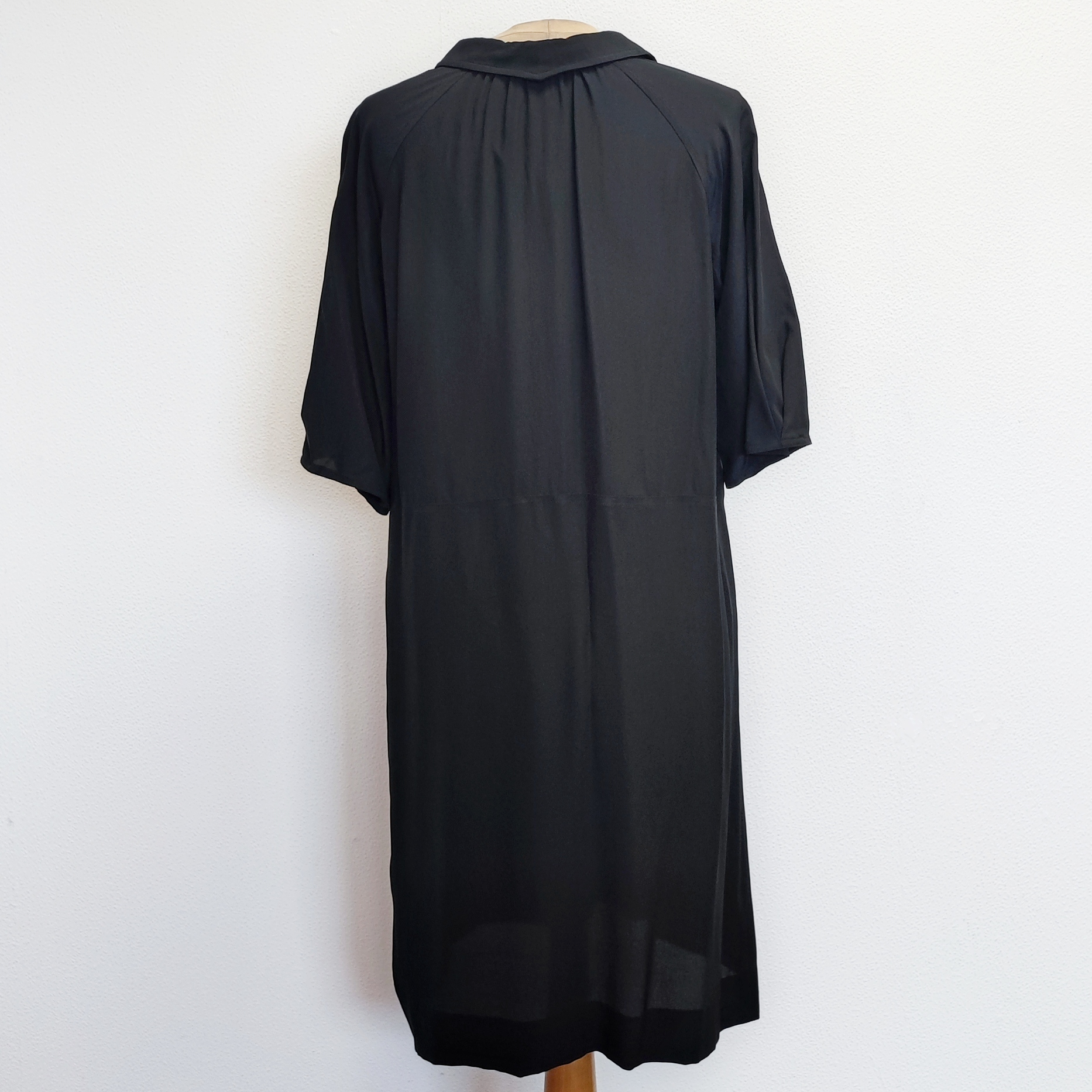 Voir photo 3 de SONIA RYKIEL - Robe noire en soie - 40 - Femme SONIA RYKIEL - Robe noire en soie - 40 - Femme Très bon état reconditionné photo 3