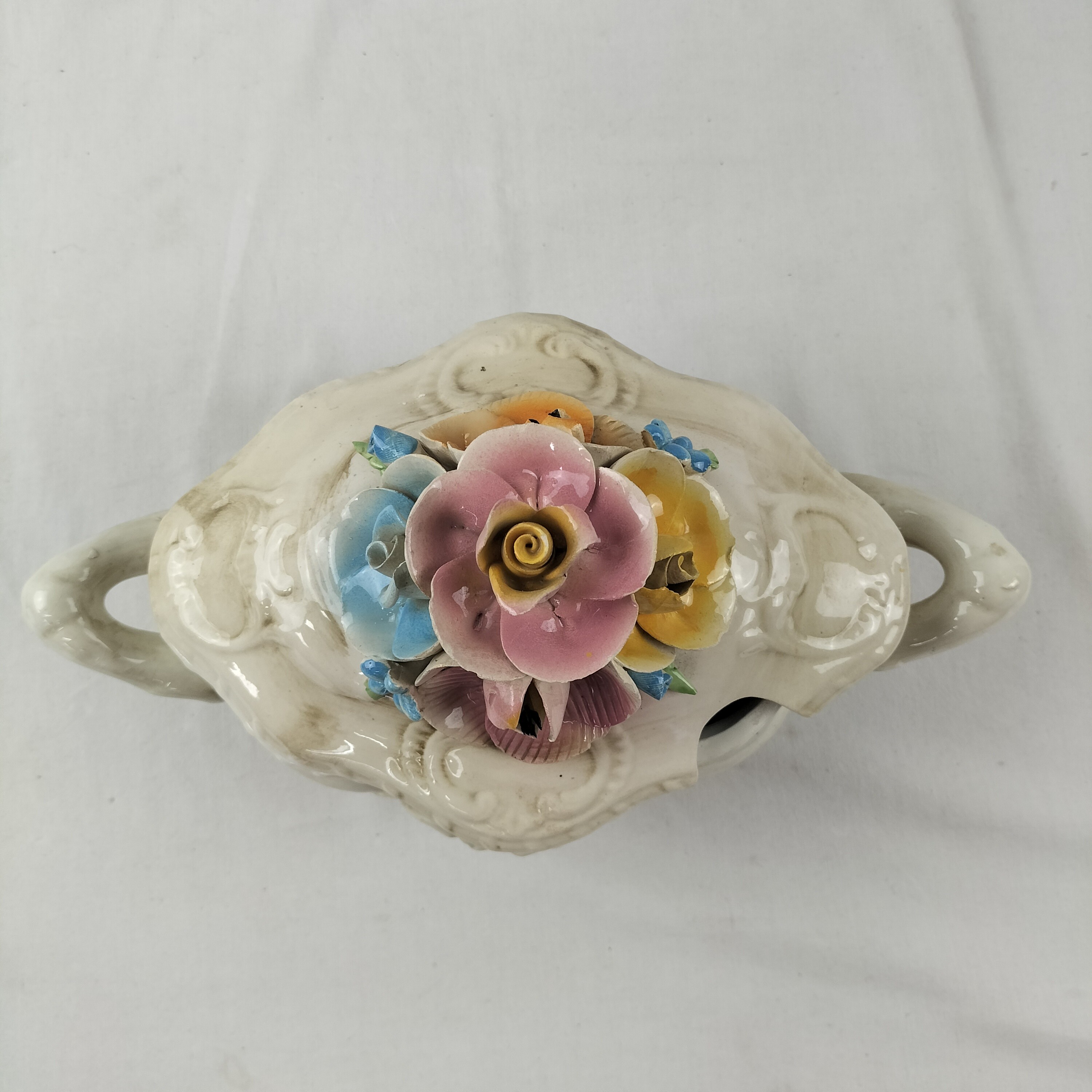 Voir photo 2 de ✨ Soupière ancienne en faïence – Décor floral en relief – Style vintage & romantique ✨ ✨ Soupière ancienne en faïence – Décor floral en relief – Style vintage & romantique ✨ Bon état reconditionné photo 2