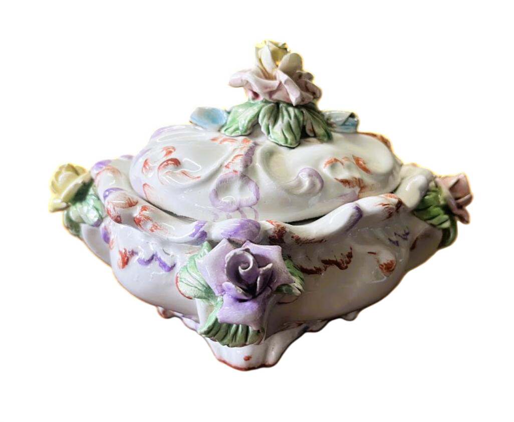 Acheter Soupière de table italienne en céramique Bon état - 10,50 € Soupière de table italienne en céramique Bon état reconditionné disponible sur Label Emmaüs