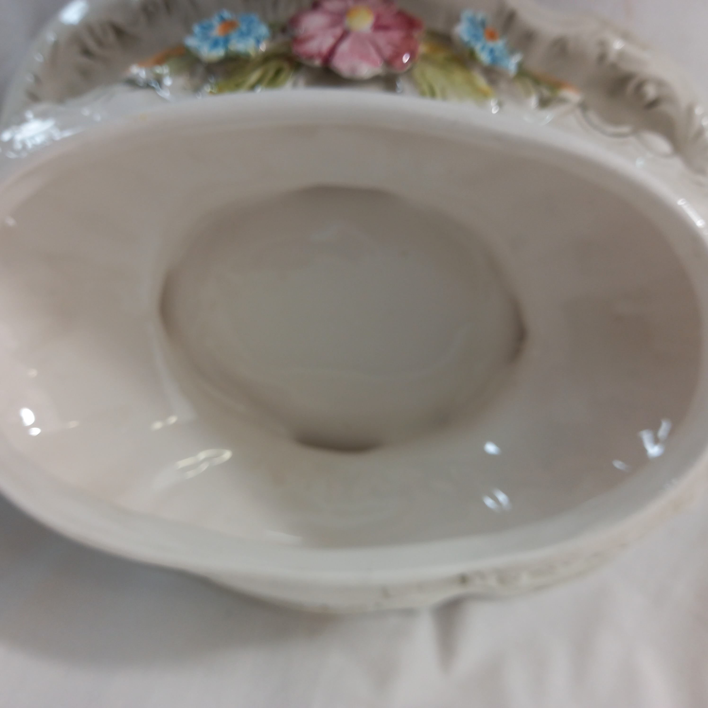 Voir photo 6 de Soupière décorative avec plateau (dormant), décorée main, en porcelaine et faience, estampillée "Made in Italy" Soupière décorative avec plateau (dormant), décorée main, en porcelaine et faience, estampillée "Made in Italy" Bon état reconditionné photo 6