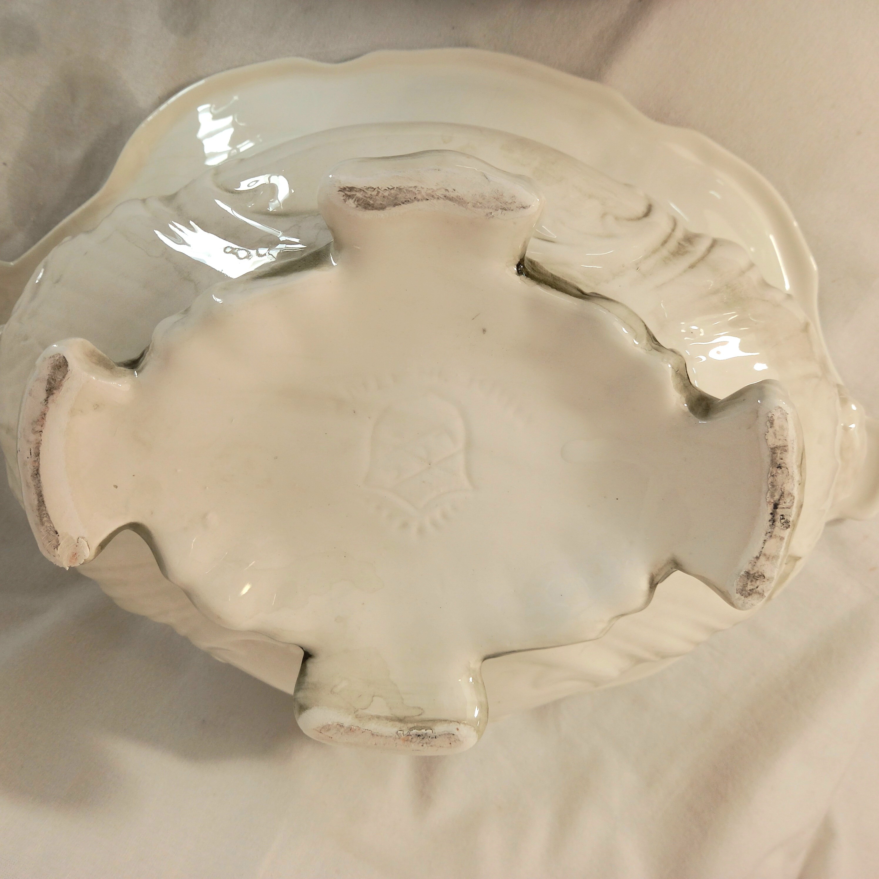 Voir photo 9 de Soupière décorative avec plateau (dormant), décorée main, en porcelaine et faience, estampillée "Made in Italy" Soupière décorative avec plateau (dormant), décorée main, en porcelaine et faience, estampillée "Made in Italy" Bon état reconditionné photo 9