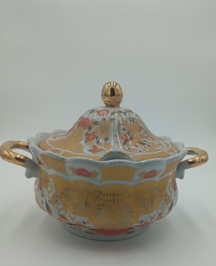 Soupière en porcelaine -Dahmane Très bon état - 17,50 € Soupière en porcelaine -Dahmane Très bon état reconditionné disponible sur Label Emmaüs