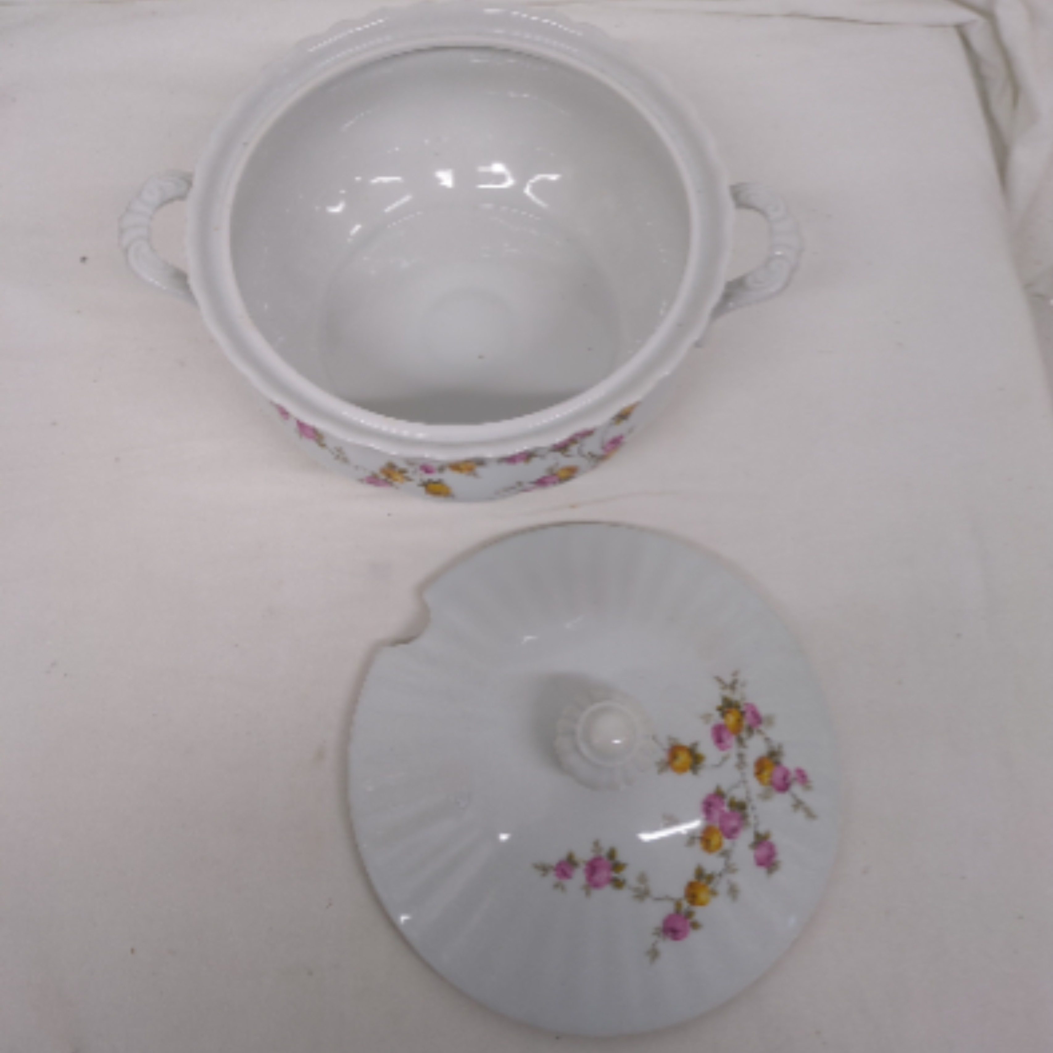 Voir photo 2 de Soupière en porcelaine de Bavière Wunsiedel Soupière en porcelaine de Bavière Wunsiedel Bon état reconditionné photo 2