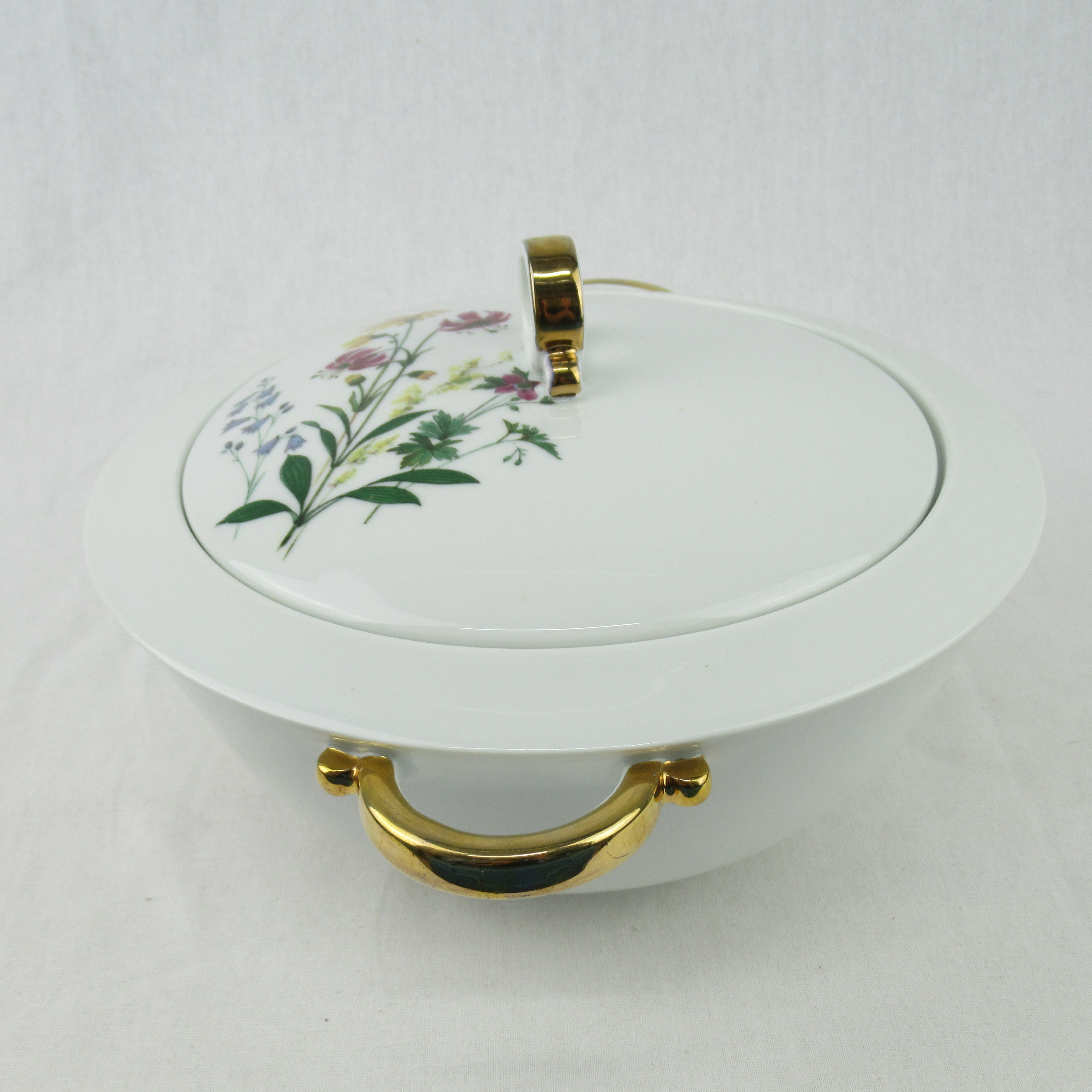 Voir photo 2 de Soupière en porcelaine de Limoges A. Vignaud motif floral Soupière en porcelaine de Limoges A. Vignaud motif floral Bon état reconditionné photo 2