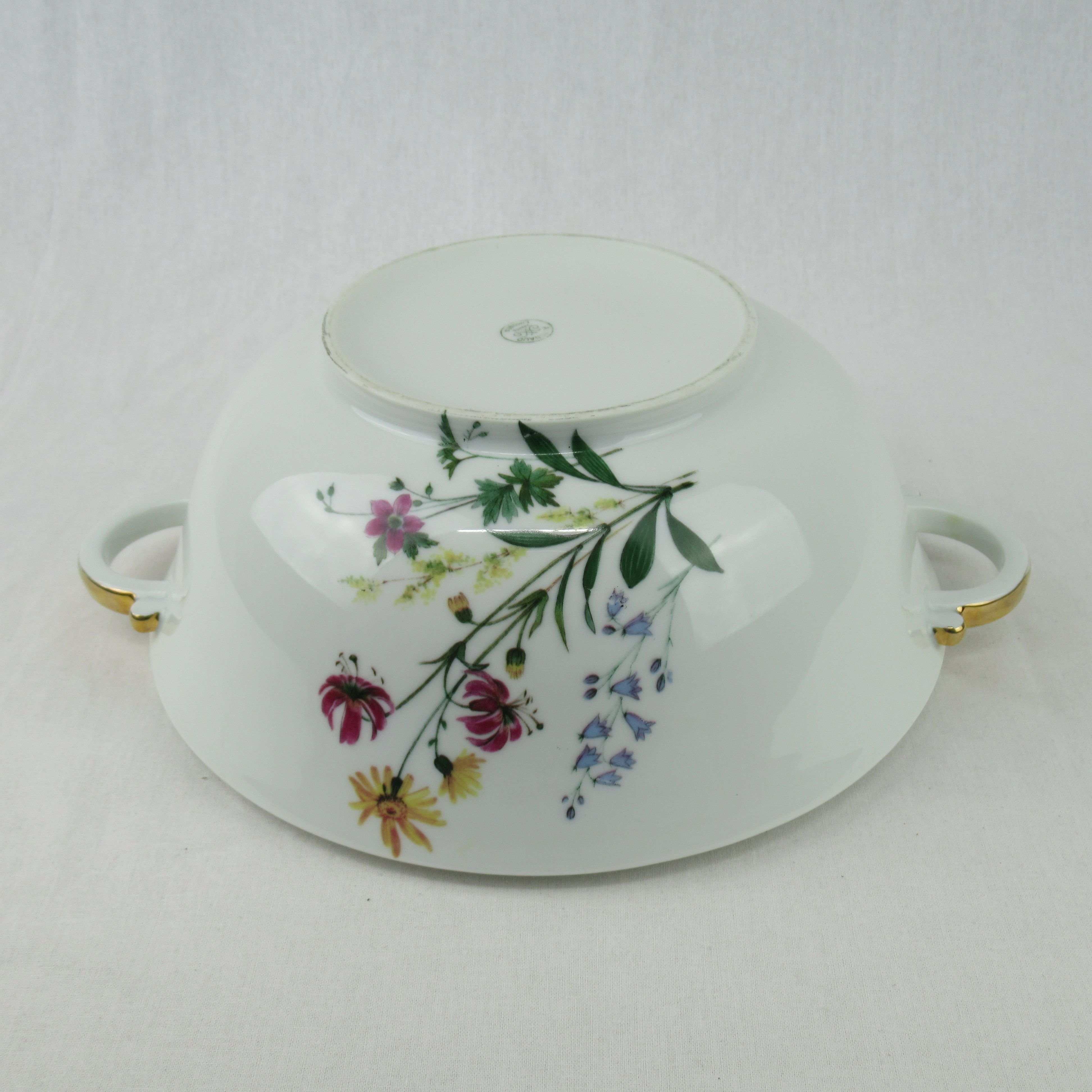 Voir photo 4 de Soupière en porcelaine de Limoges A. Vignaud motif floral Soupière en porcelaine de Limoges A. Vignaud motif floral Bon état reconditionné photo 4